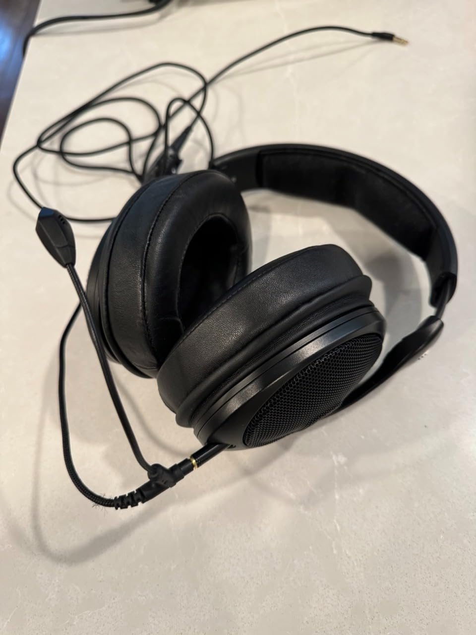 Sennheiser HD 560 S Over-The-Ear Audiophile Headphones - Neutral Frequency Response, E.A.R. Technology for Wide Sound Field, Open-Back Earcups, Detachable Cable, (Black) (HD 560S) - Customer Photo 1