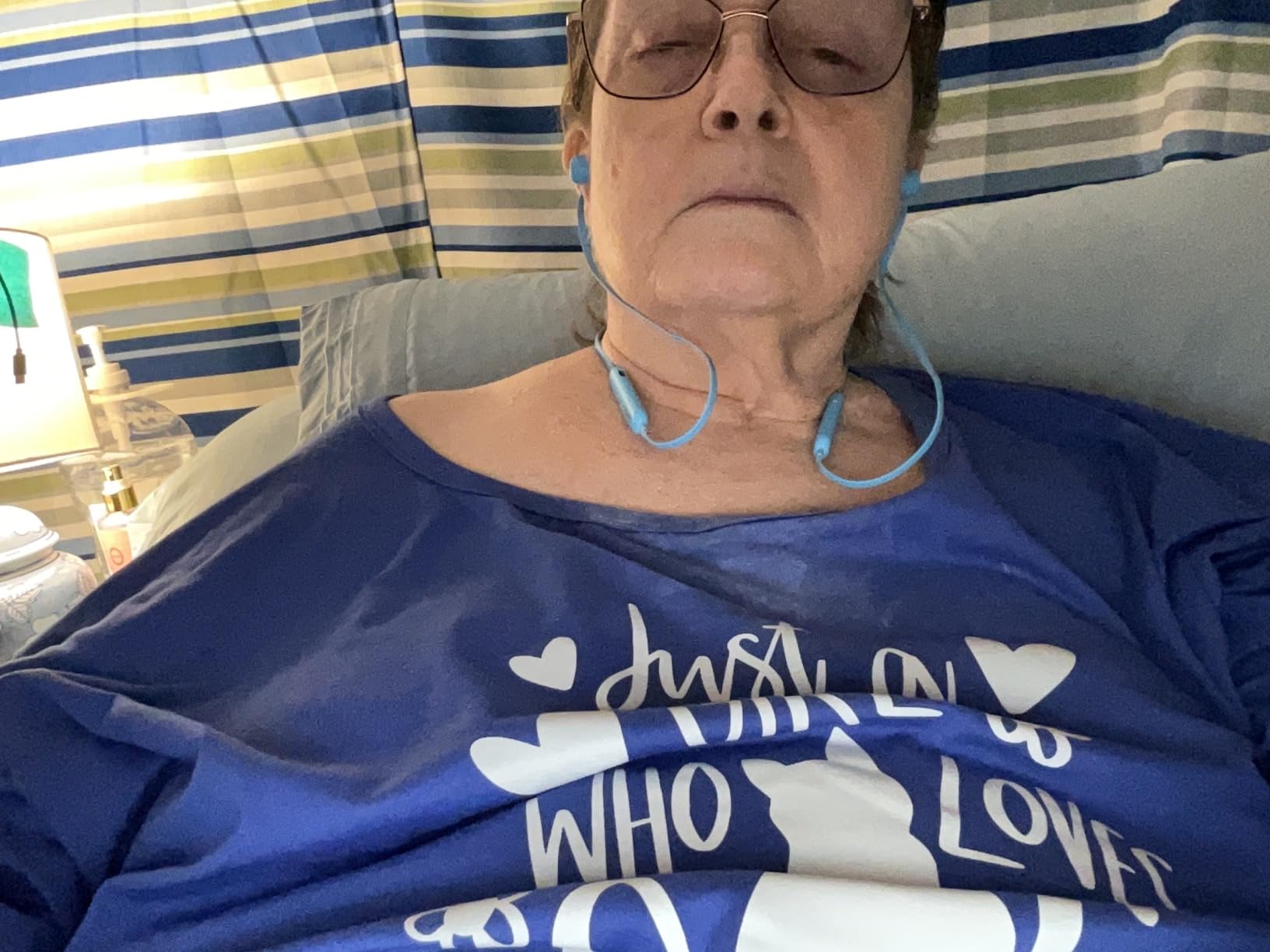 Beats Flex Wireless Earbuds - Apple W1 Headphone Chip, Magnetic Earphones, Class 1 Bluetooth, 12 Hours of Listening Time, Built-in Microphone - Black customer photo 1