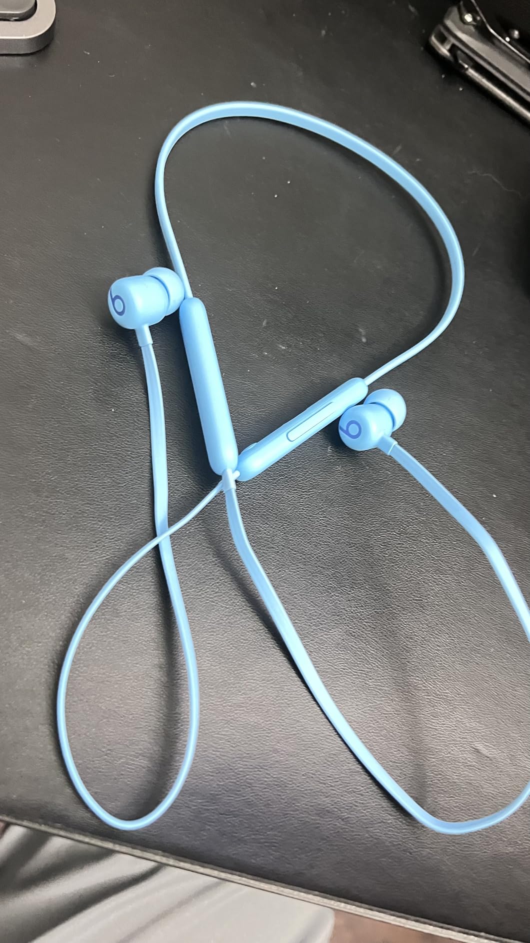 Beats Flex Wireless Earbuds - Apple W1 Headphone Chip, Magnetic Earphones, Class 1 Bluetooth, 12 Hours of Listening Time, Built-in Microphone - Black - Customer Photo 4