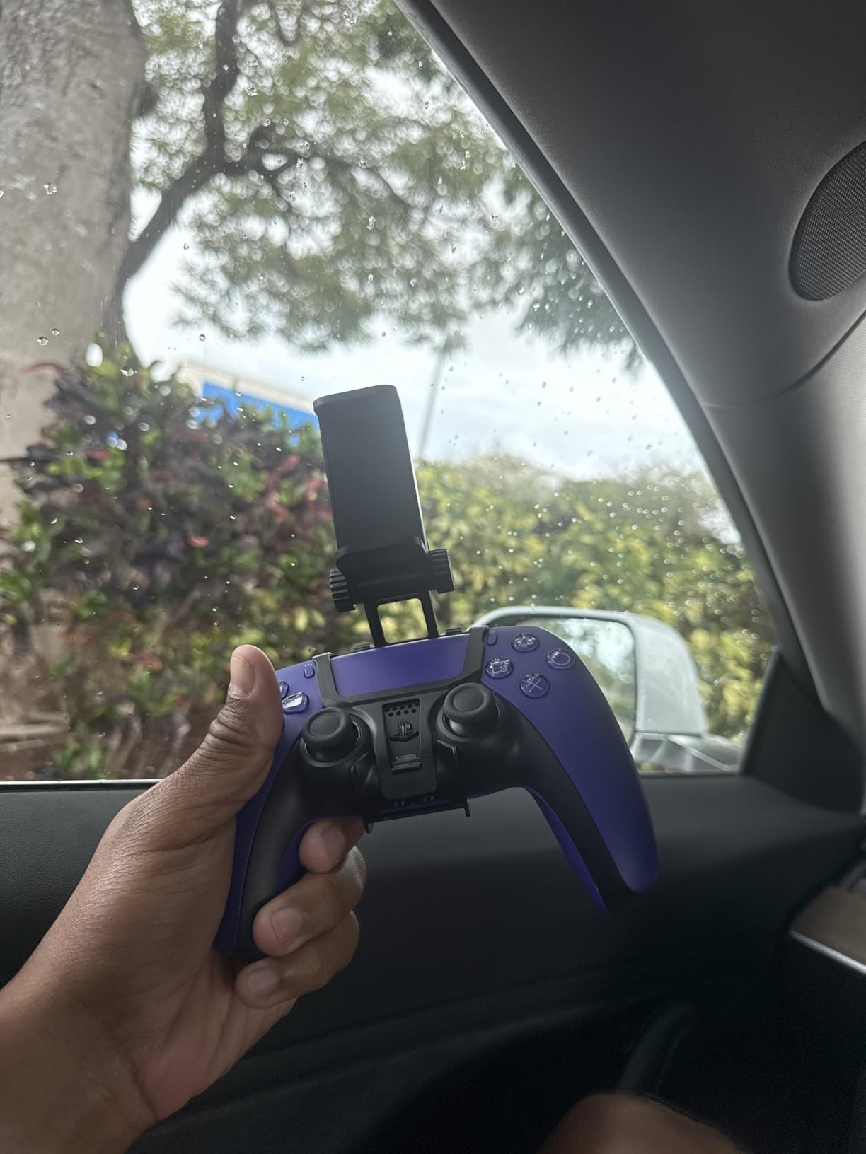 OIVO PS5 Controller Phone Mount Clip, Mobile Gaming Clip Cell Phone Stand Holder Replacement for PlayStation 5 Dualsense Controller Remote Play customer photo 1