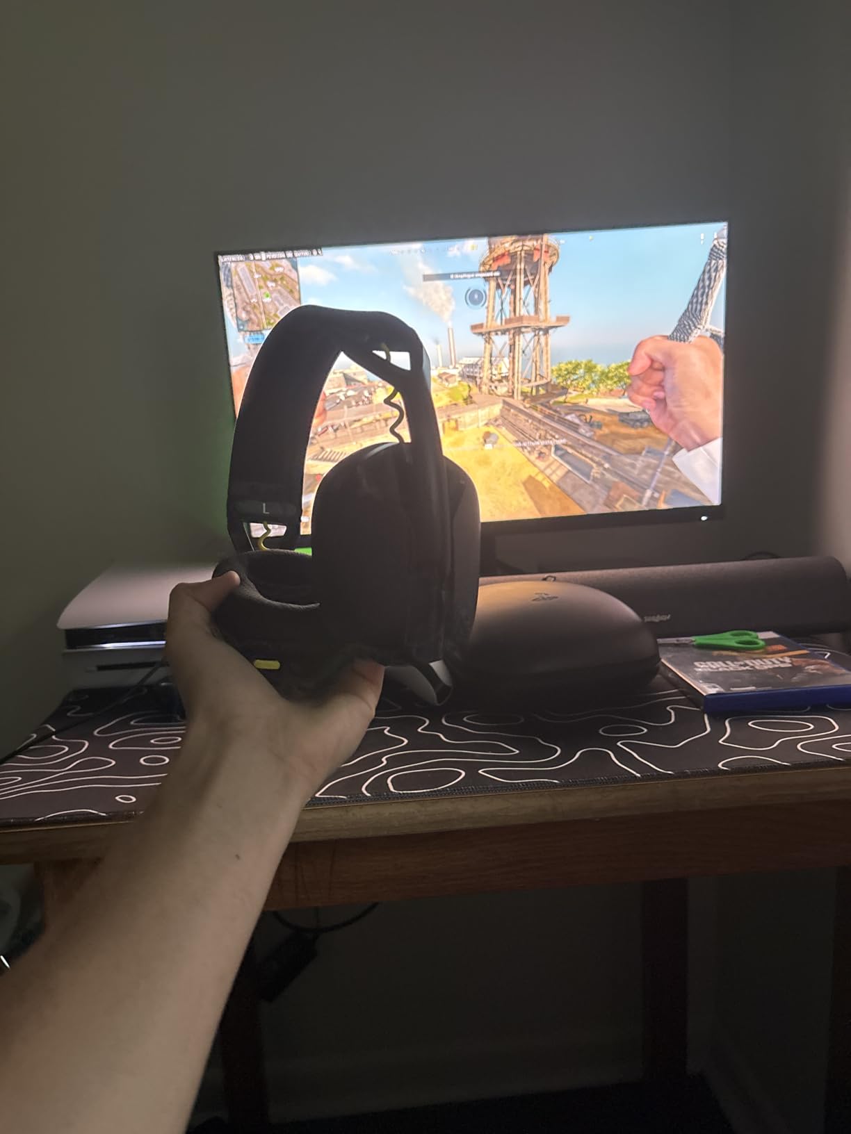 Logitech G435 LIGHTSPEED and Bluetooth Wireless Gaming Headset - Lightweight over-ear headphones, built-in mics, 18h battery, compatible with Dolby Atmos, PC, Mobile - Black - Customer Photo 2