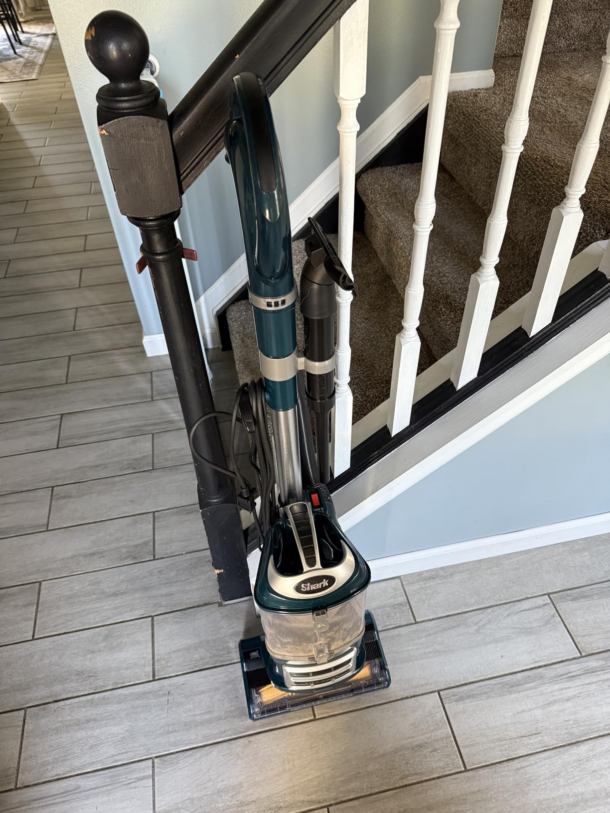 Shark Upright Vacuum, Navigator Lift-Away with Self-Cleaning Brushroll, HEPA Filter, Swivel Steering, Upholstery Tool & Pet Crevice Tool, Perfect for Pets & Multi-Surface, Teal, ZU503AMZ - Customer Photo 1