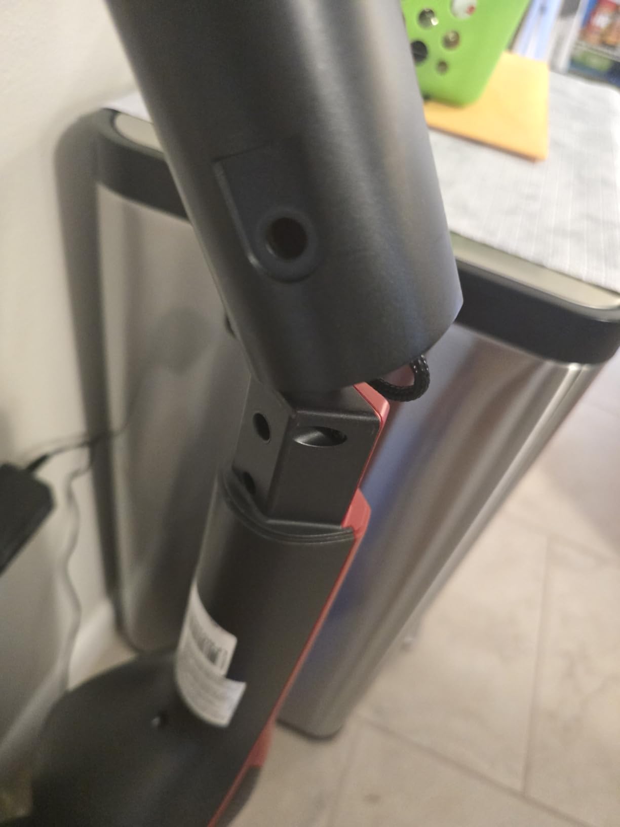 Electrolux Ergorapido Cordless 2-in-1 Vacuum Cleaner with High Suction Power and 180-Degree EasySteer Mobility, 48-Minute Run Time, 2 Power Modes, Satin White - Customer Photo 4