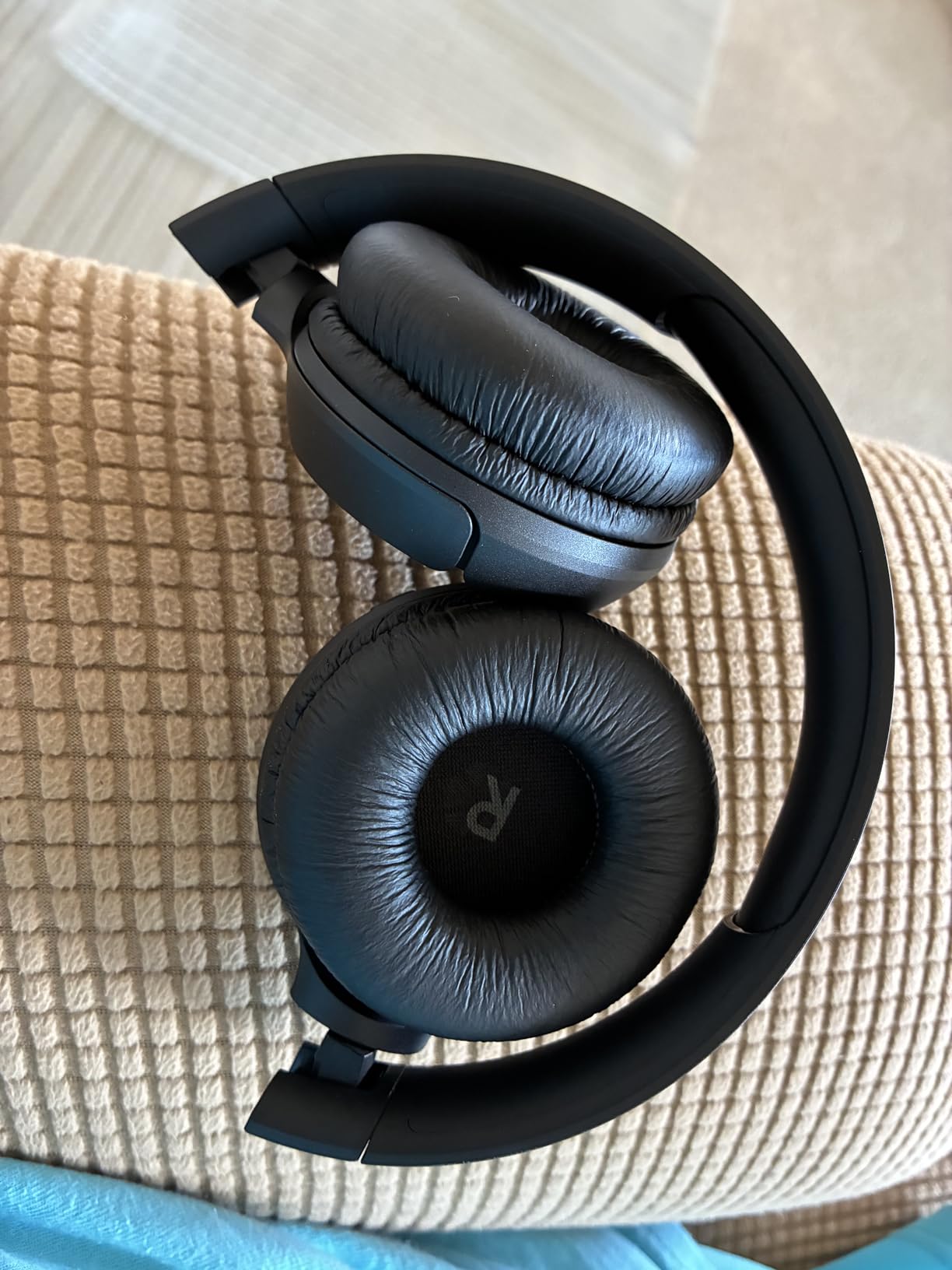 JBL Tune 510BT - Bluetooth headphones with up to 40 hours battery, microphone for call, foldable and comfortable, Android and iOs compatible (Black) - Customer Photo 1