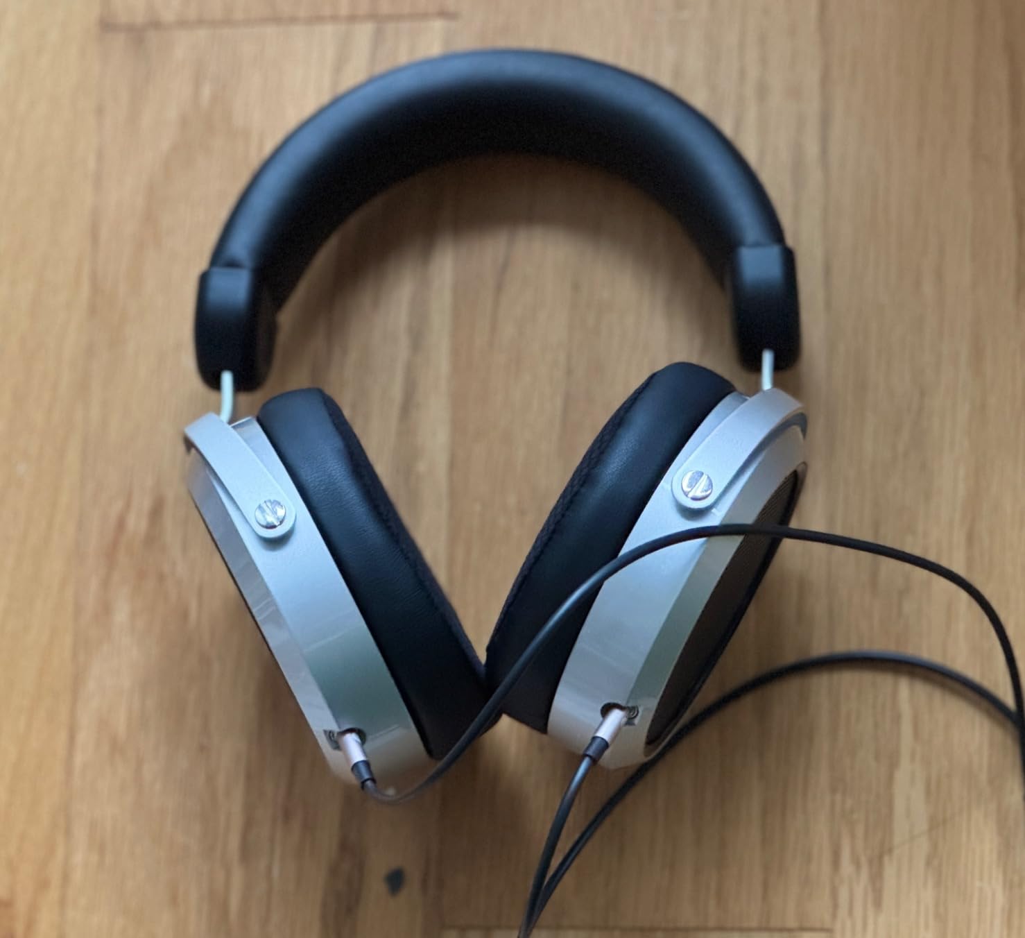 HIFIMAN HE400SE Stealth Magnets Version Over-Ear Open-Back Full-Size Planar Magnetic Wired Headphones for Audiophiles/Studio, Great-Sounding, Stereo, High Sensitivity, Comfortable, Sliver - Customer Photo 5