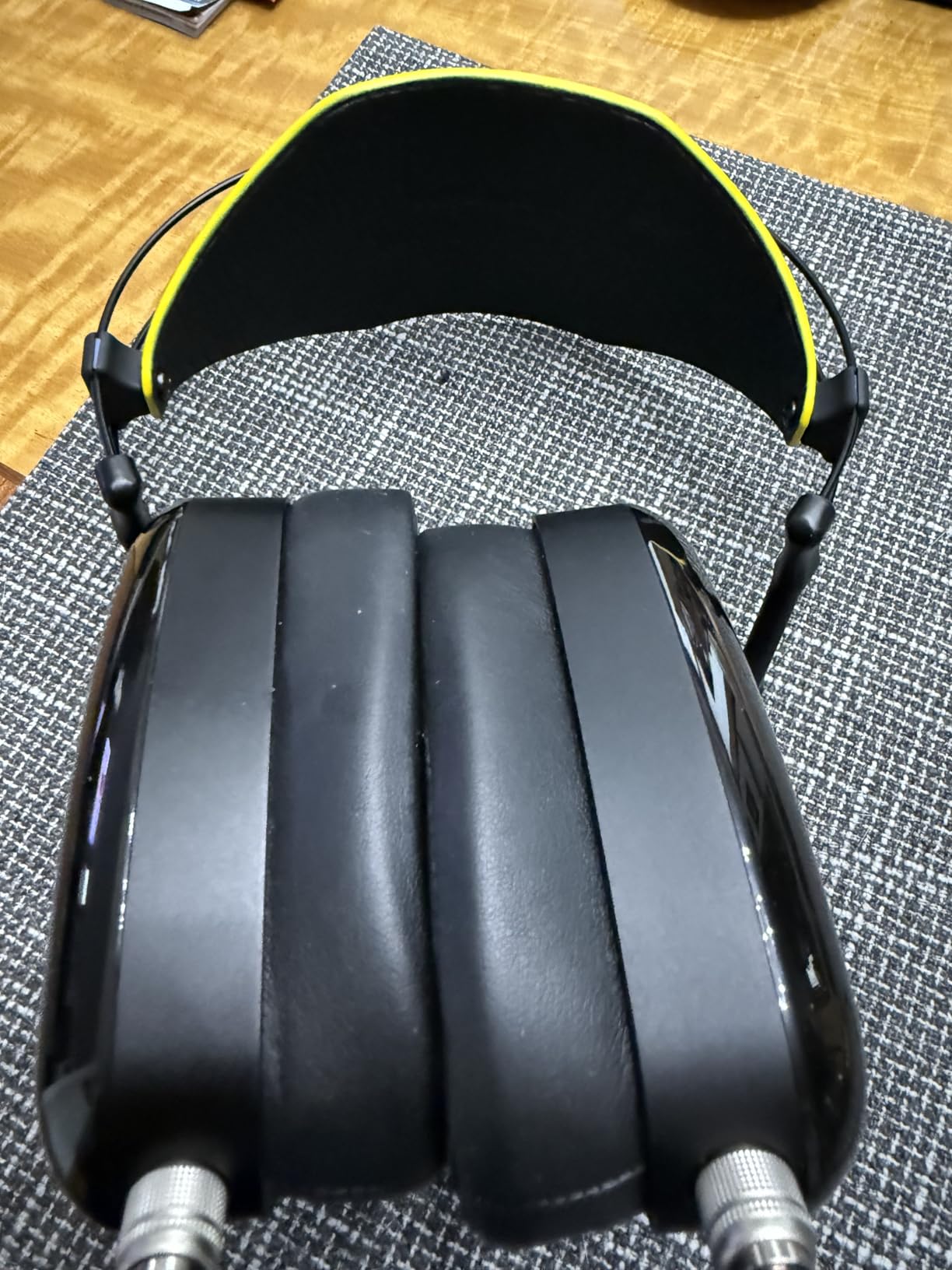 Dan Clark Audio AEON 2 Noire Planar Closed Back Portable Audiophile Headphones with 2m Dummer 3.5mm/1/4 Inch Cable (Black) Customer Review Dan Clark Audio AEON 2 Noire Planar Closed Back Portable Audiophile Headphones with 2m Dummer 3.5mm/1/4 Inch Cable (Black) - Customer Photo 1