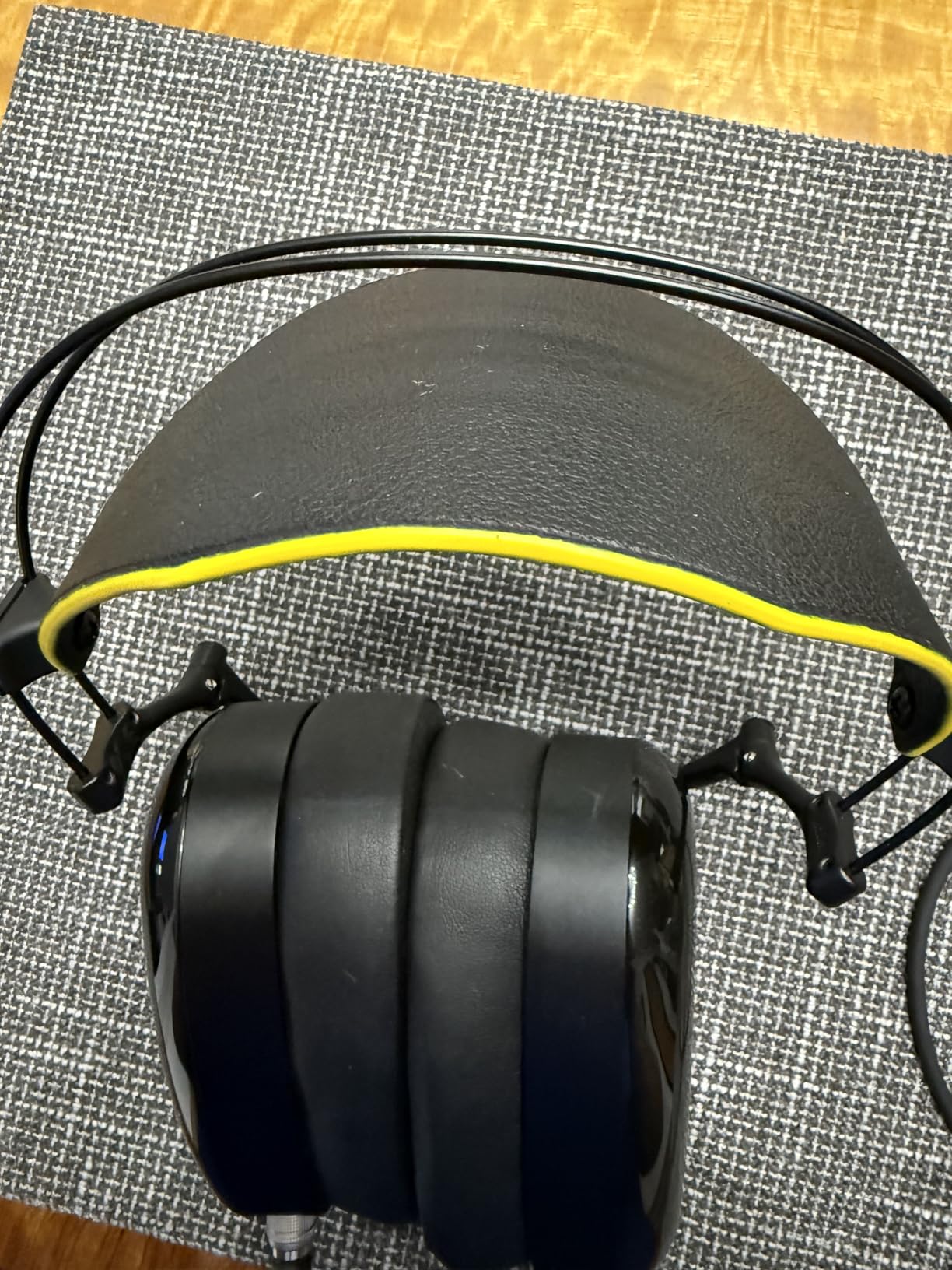 Dan Clark Audio AEON 2 Noire Planar Closed Back Portable Audiophile Headphones with 2m Dummer 3.5mm/1/4 Inch Cable (Black) Customer Review Dan Clark Audio AEON 2 Noire Planar Closed Back Portable Audiophile Headphones with 2m Dummer 3.5mm/1/4 Inch Cable (Black) - Customer Photo 3