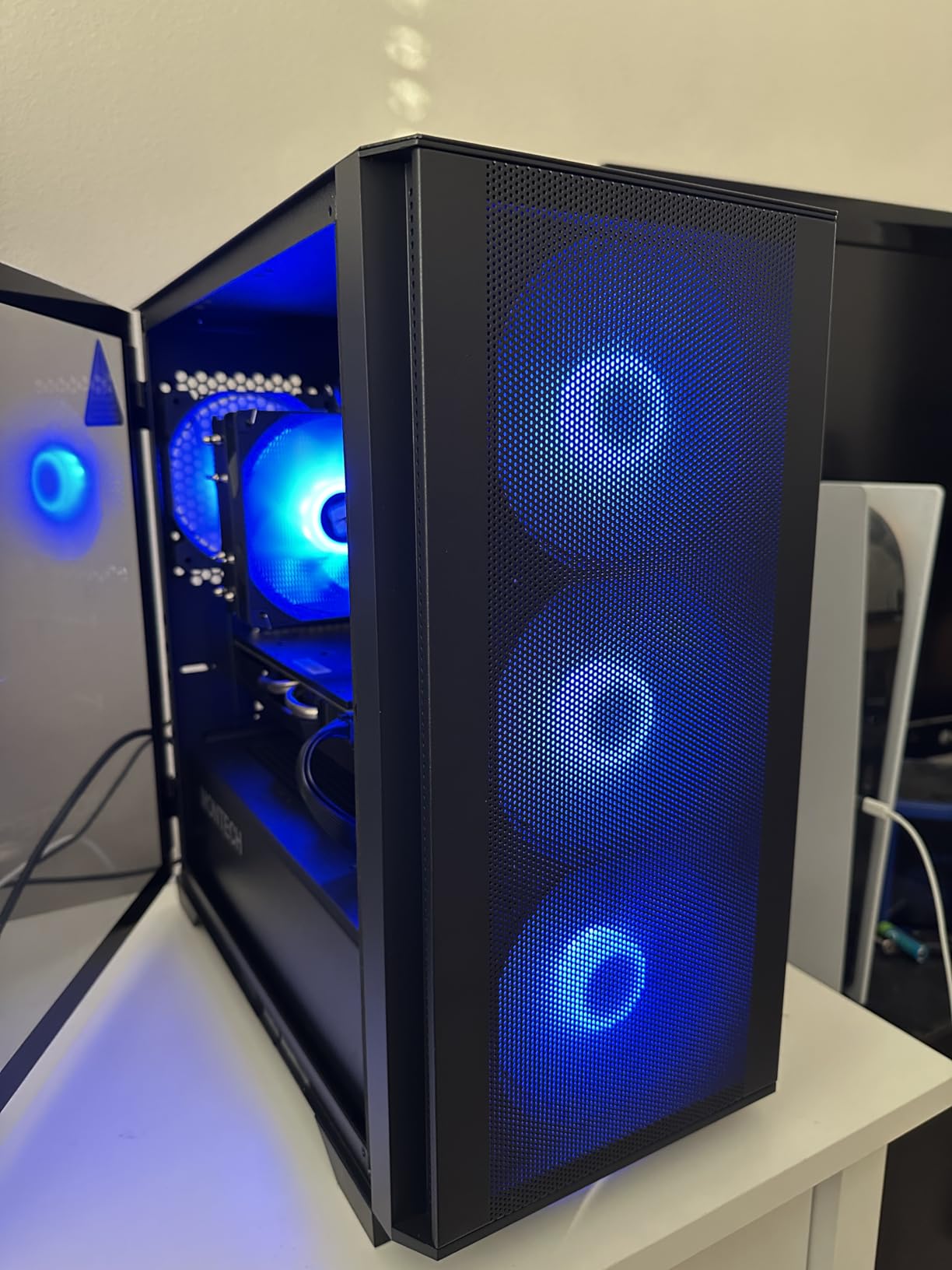 Montech AIR 100 ARGB Micro-ATX Tower with Four ARGB Fans Pre Installed, Ultra-Minimalist Design, Fine Mesh Front Panel, High Airflow, Unique Side Swivel Tempered Glass, Black - Customer Photo 2