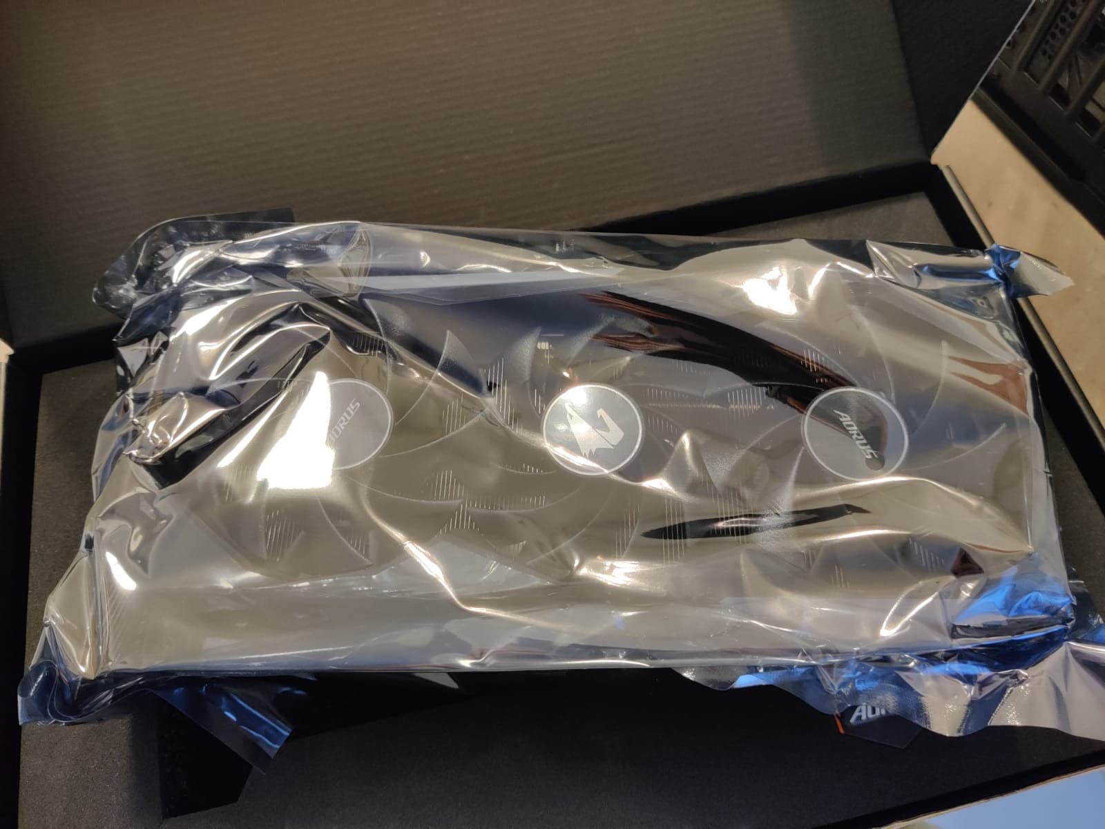 GIGABYTE AORUS GeForce RTX 3070 Master 8G Graphics Card, 3X WINDFORCE Fans, 8GB 256-bit GDDR6, GV-N3070AORUS M-8GD REV2.0 Video Card Customer Review GIGABYTE AORUS GeForce RTX 3070 Master 8G Graphics Card, 3X WINDFORCE Fans, 8GB 256-bit GDDR6, GV-N3070AORUS M-8GD REV2.0 Video Card - Customer Photo 2