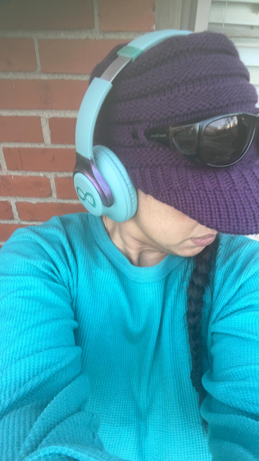 KVIDIO Bluetooth Headphones Over Ear, 65 Hours Playtime Wireless Headphones with Microphone, Foldable Lightweight Headset with Deep Bass, HiFi Stereo Sound Low Latency for Travel Work Cellphone - Customer Photo 1