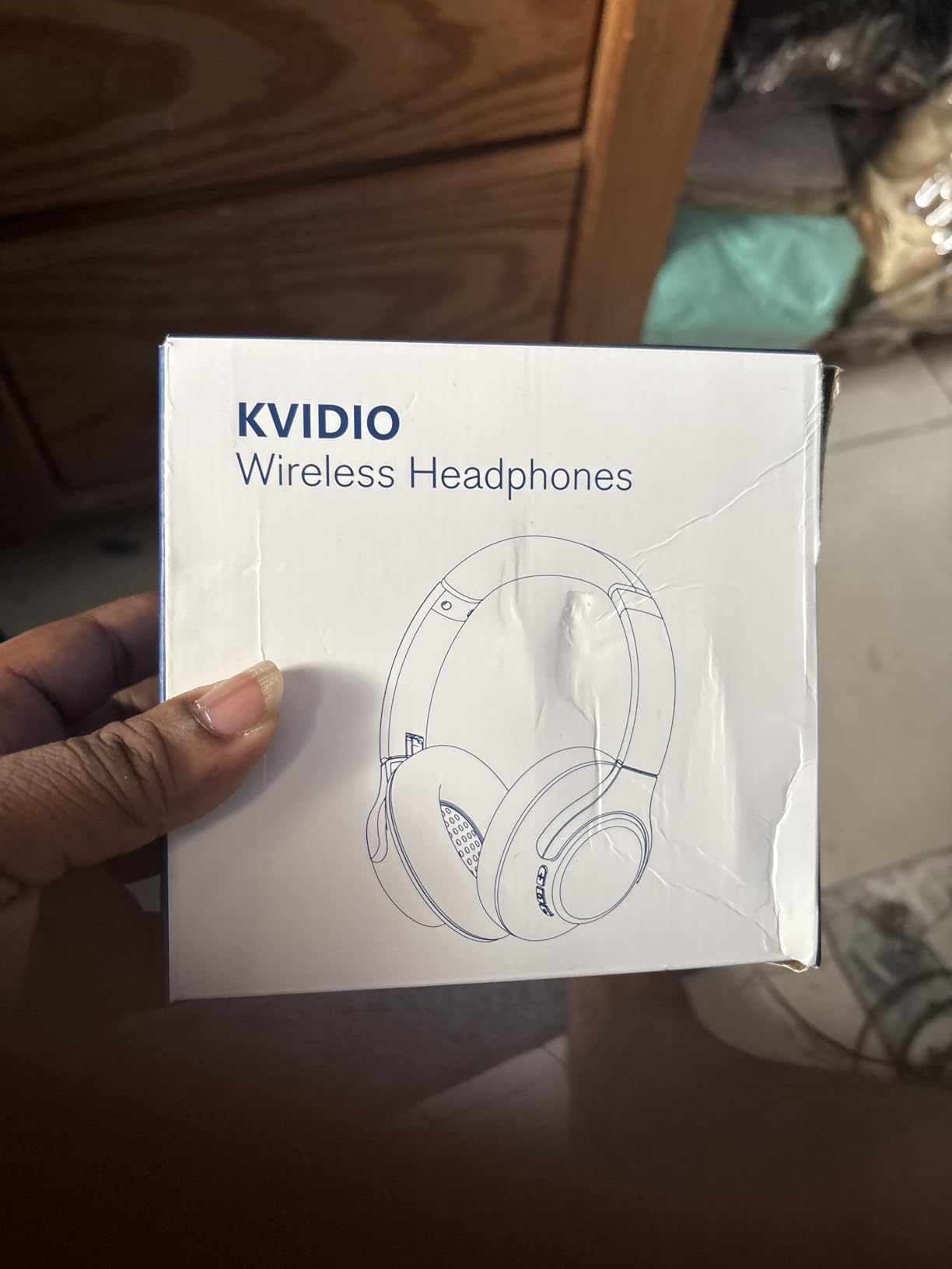 KVIDIO Bluetooth Headphones Over Ear, 65 Hours Playtime Wireless Headphones with Microphone, Foldable Lightweight Headset with Deep Bass, HiFi Stereo Sound Low Latency for Travel Work Cellphone - Customer Photo 3