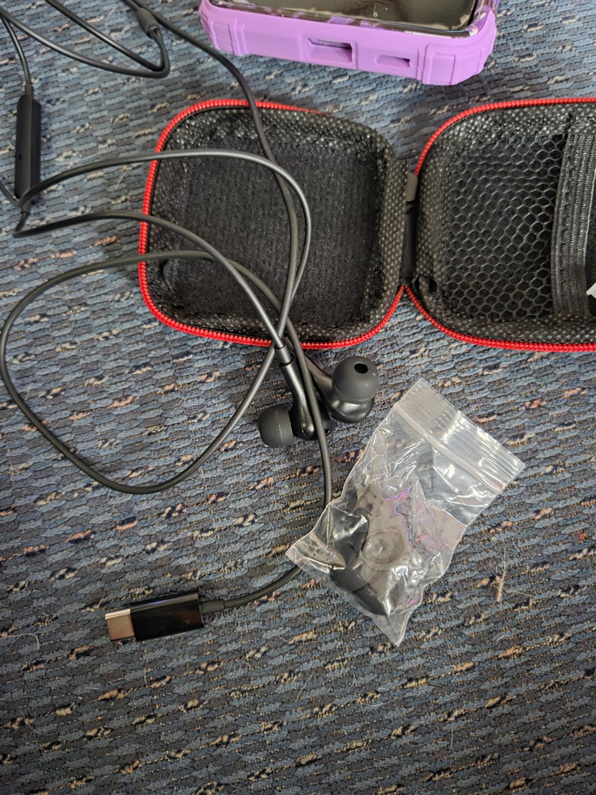 USB C Headphone for Samsung S25 FE S24 A16 A17 Wired Earbuds Magnetic in-Ear Type C Earphone with Microphone Volume Control Bass Stereo Noise Canceling for iPhone 17 Pro Max Air 16 16e 15 Pixel 10 9a - Customer Photo 2