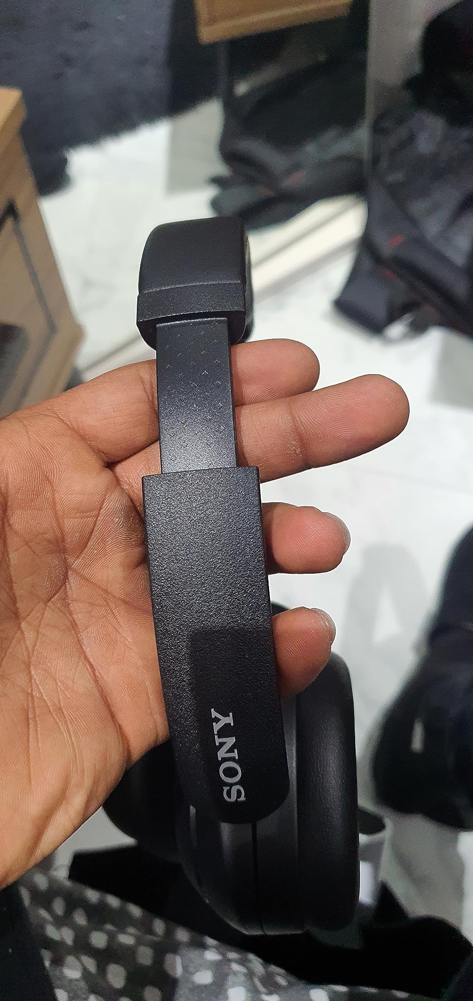 Sony WH-XB910N EXTRA BASS Noise Cancelling Headphones, Wireless Bluetooth Over the Ear Headset with Microphone and Alexa Voice Control, Black - Customer Photo 2