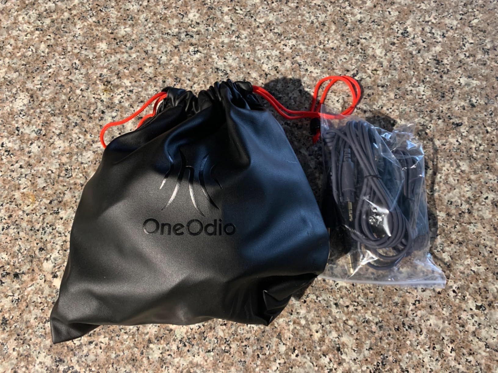 OneOdio A71 Hi-Res Studio Recording Headphones - Wired Over Ear Headphones with SharePort, Monitoring Mixing Foldable Headset with Stereo Sound, 3.5/6.35MM Jack for PC Computer DJ Guitar-Black - Customer Photo 1