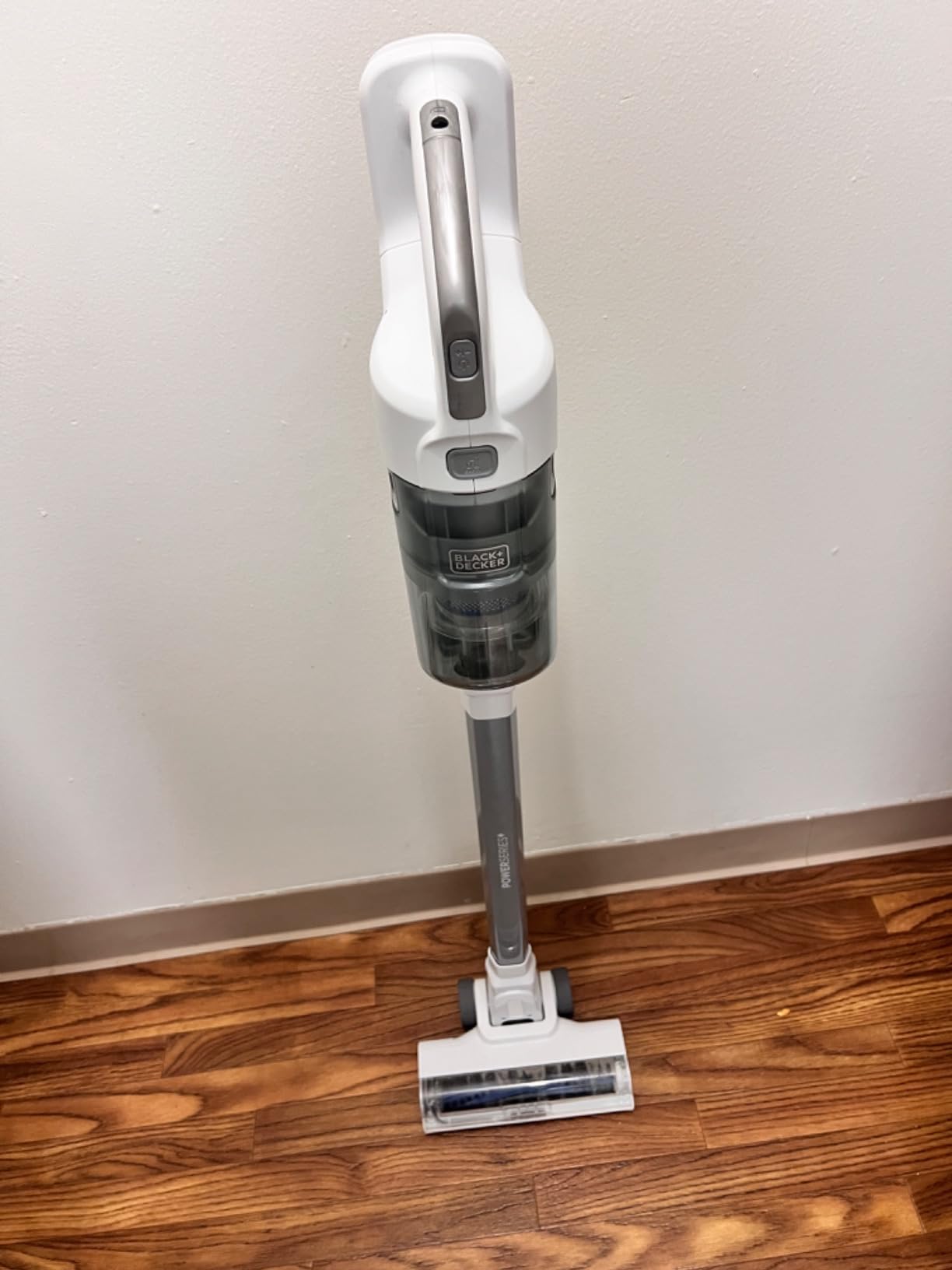 BLACK+DECKER Stick Vacuum Cordless Rechargeable Lightweight Upright Vacuum Cleaner with LED Floor Lights, Multi-Surface, White POWERSERIES+ 16V MAX (BHFEA420J) - Customer Photo 1