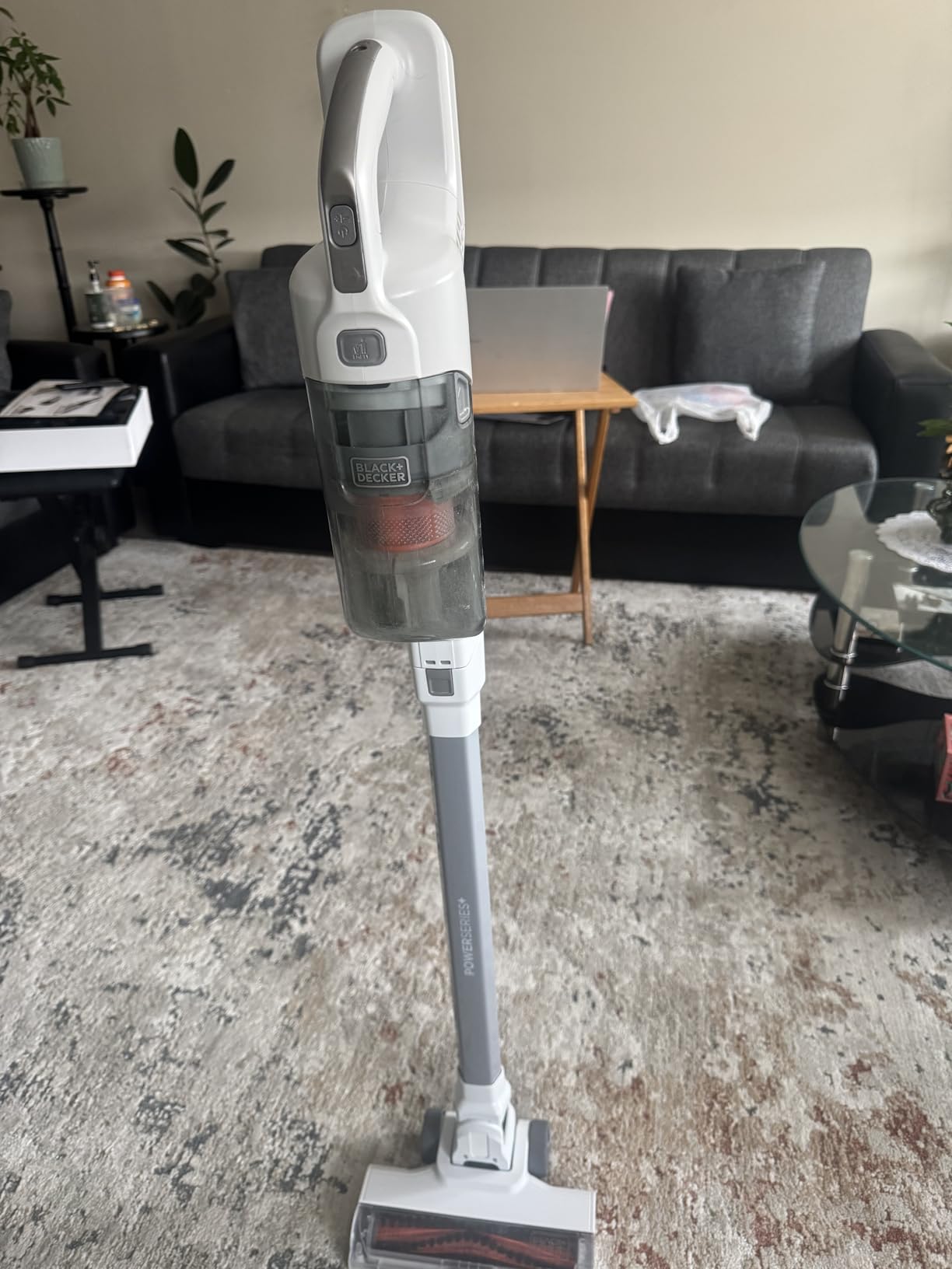 BLACK+DECKER Stick Vacuum Cordless Rechargeable Lightweight Upright Vacuum Cleaner with LED Floor Lights, Multi-Surface, White POWERSERIES+ 16V MAX (BHFEA420J) - Customer Photo 2