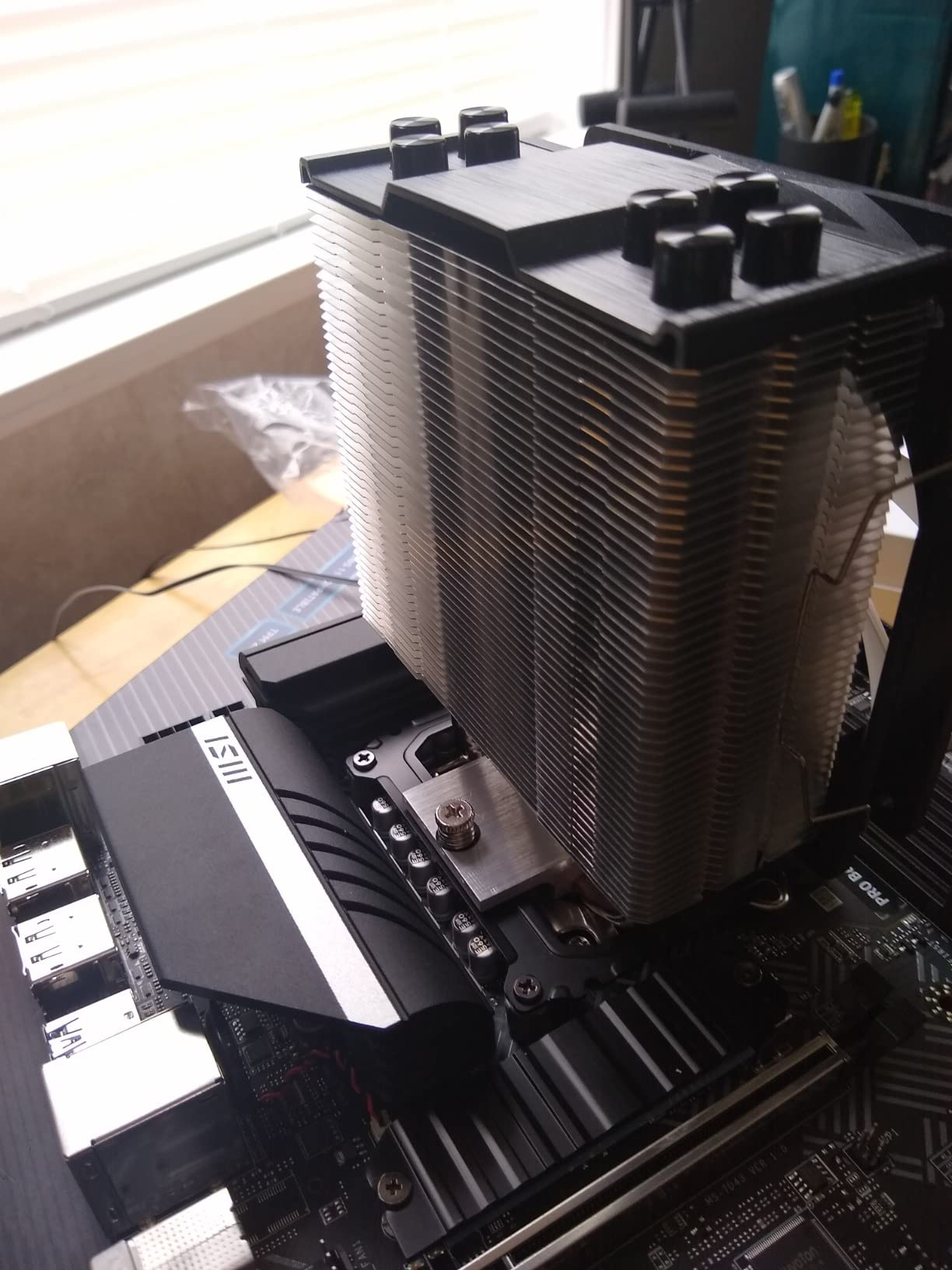 ID-COOLING SE-214-XT ARGB CPU Cooler 4 Heatpipes CPU Air Cooler ARGB Light Sync with Motherboard(5V 3-PIN Connector) CPU Fan for Intel/AMD, LGA 1700 Compatible - Customer Photo 2