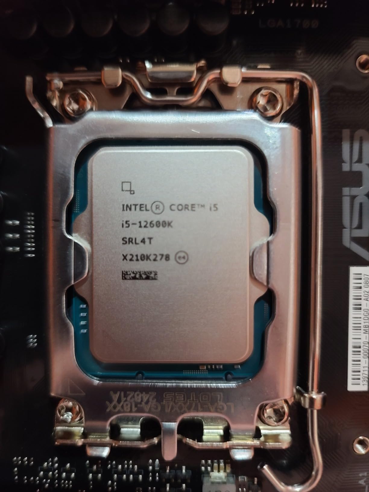 Intel Core i5-12600K Desktop Processor with Integrated Graphics and 10 (6P+4E) Cores up to 4.9 GHz Customer Review Intel Core i5-12600K Desktop Processor with Integrated Graphics and 10 (6P+4E) Cores up to 4.9 GHz - Customer Photo 5
