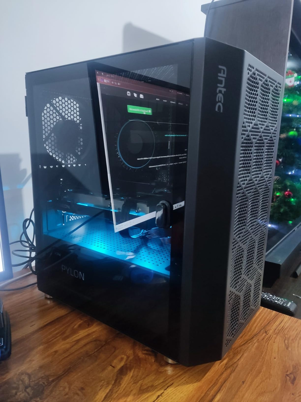 PowerColor Hellhound AMD Radeon RX 6600 Graphics Card with 8GB GDDR6 Memory - Customer Photo 2