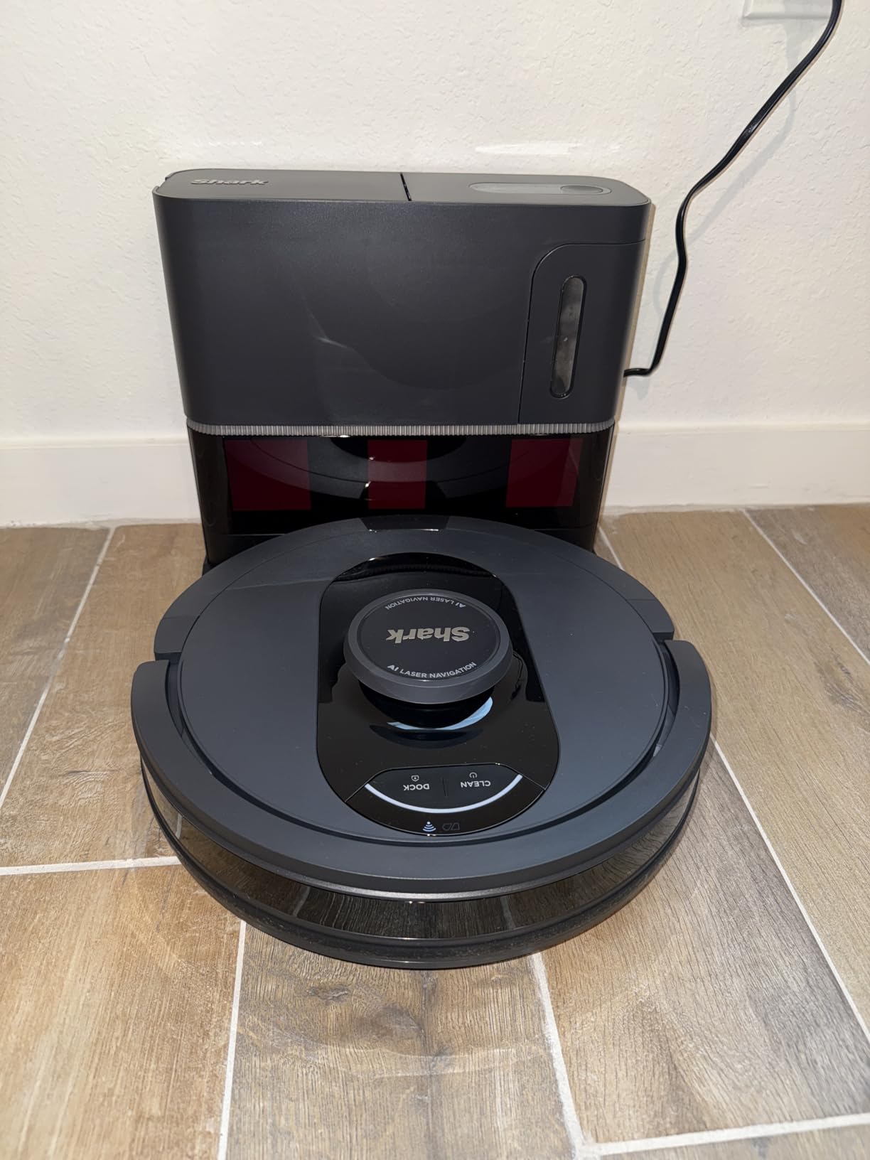 Shark AV2501S AI Ultra Robot Vacuum, with Matrix Clean, Home Mapping, 30-Day Capacity HEPA Bagless Self Empty Base, Perfect for Pet Hair, Wifi, Dark Grey - Customer Photo 2