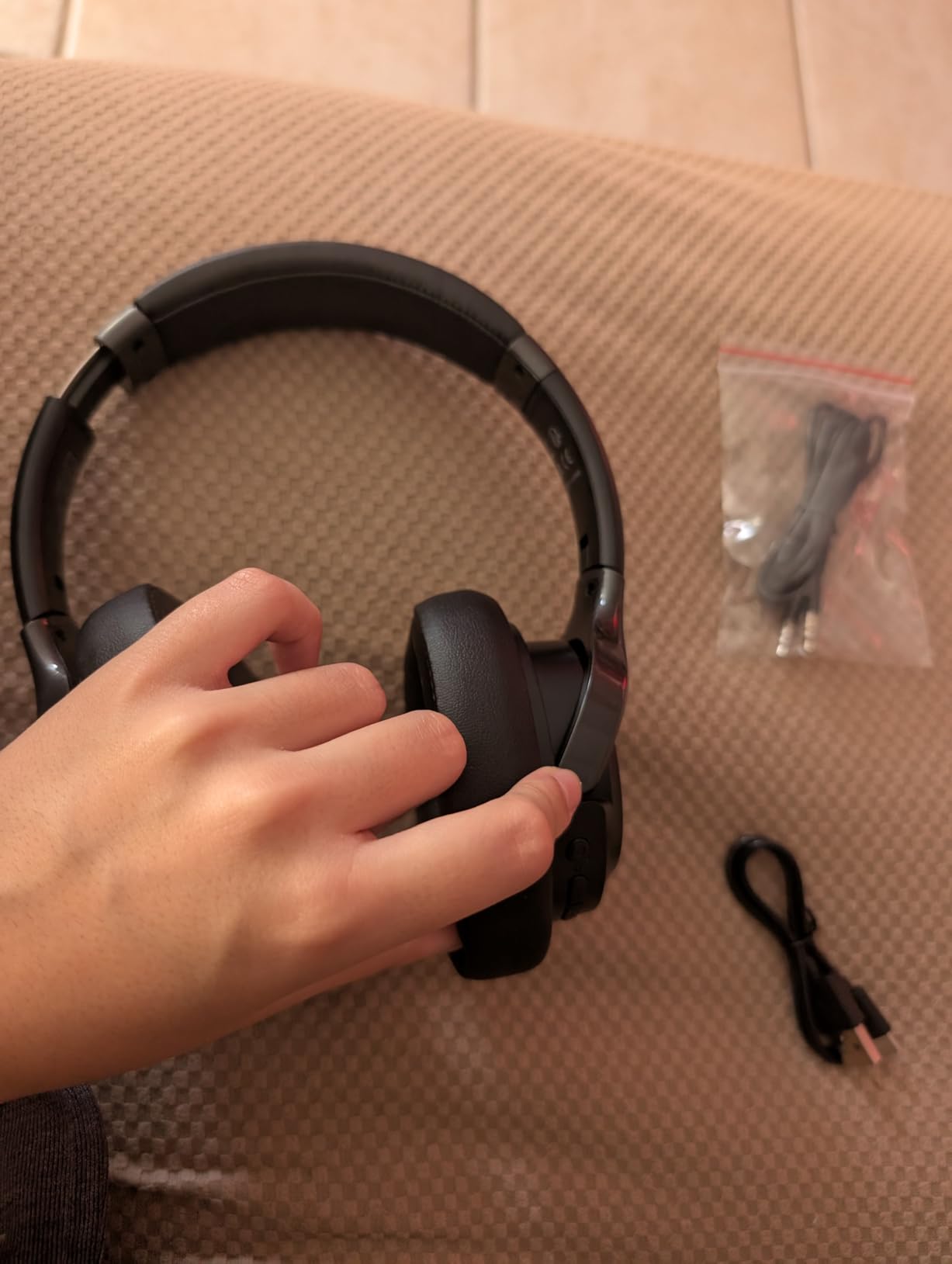 BERIBES Bluetooth Headphones Over Ear, 65H Playtime and 6 EQ Music Modes Wireless Headphones with Microphone, HiFi Stereo Foldable Lightweight Headset, Deep Bass for Home Office Cellphone PC Ect. - Customer Photo 2