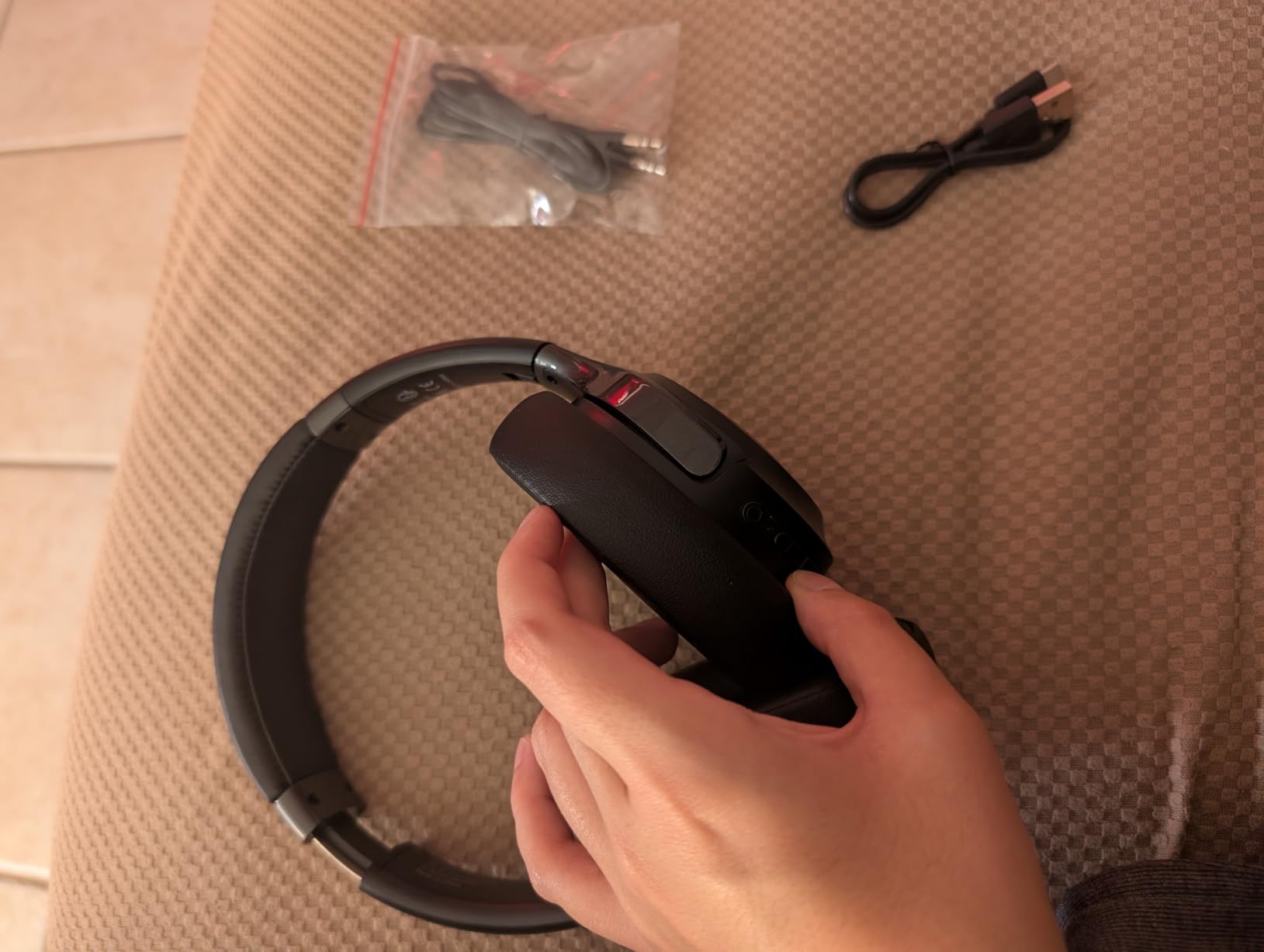 BERIBES Bluetooth Headphones Over Ear, 65H Playtime and 6 EQ Music Modes Wireless Headphones with Microphone, HiFi Stereo Foldable Lightweight Headset, Deep Bass for Home Office Cellphone PC Ect. - Customer Photo 2