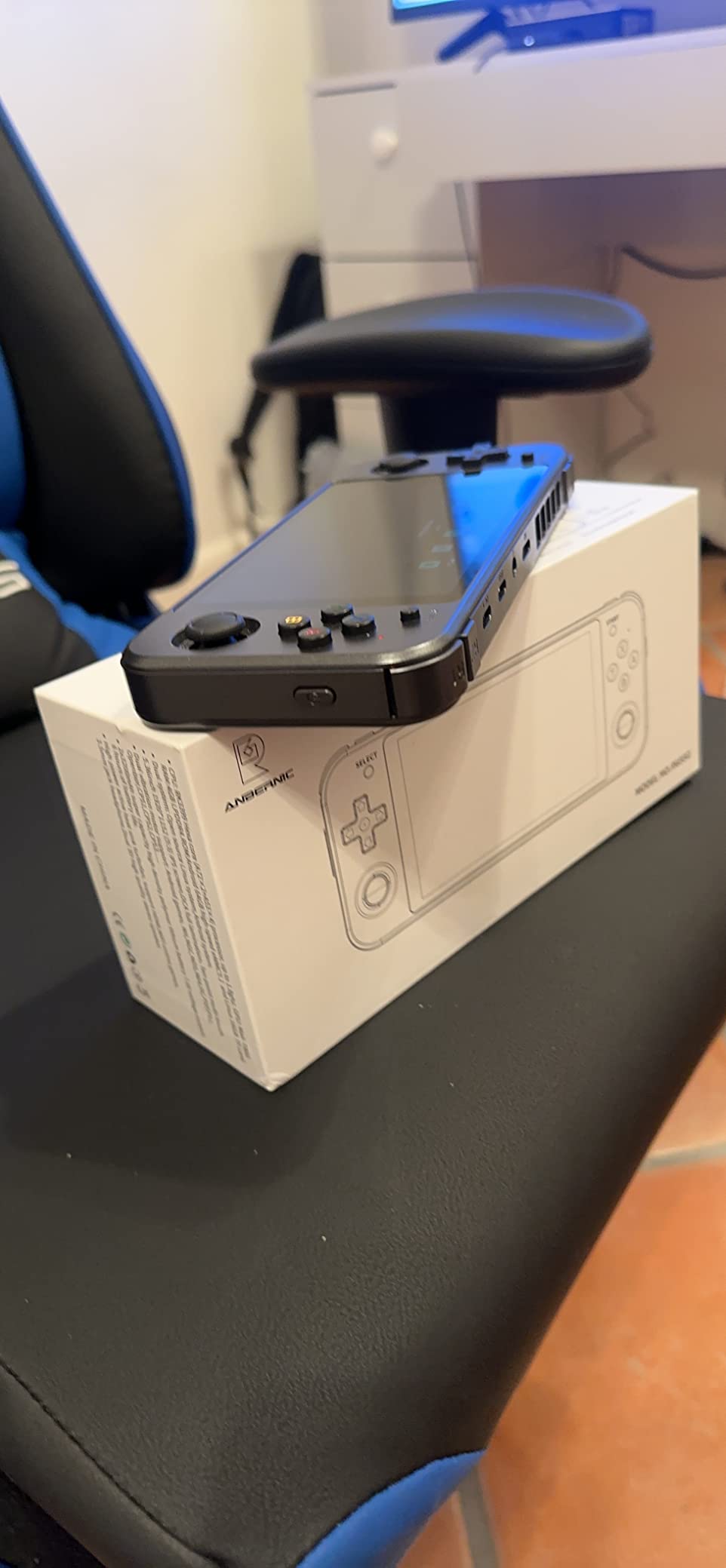 Daxceirry RG552 Handheld Android System Game Console High Speed EMMC 5.1 and 16G Linux System Built-in 6400 mAh Battery with 5.36in Touch Screen Maximum Load 5A Charging Cable 1.5 Hours Full (black) - Customer Photo 1