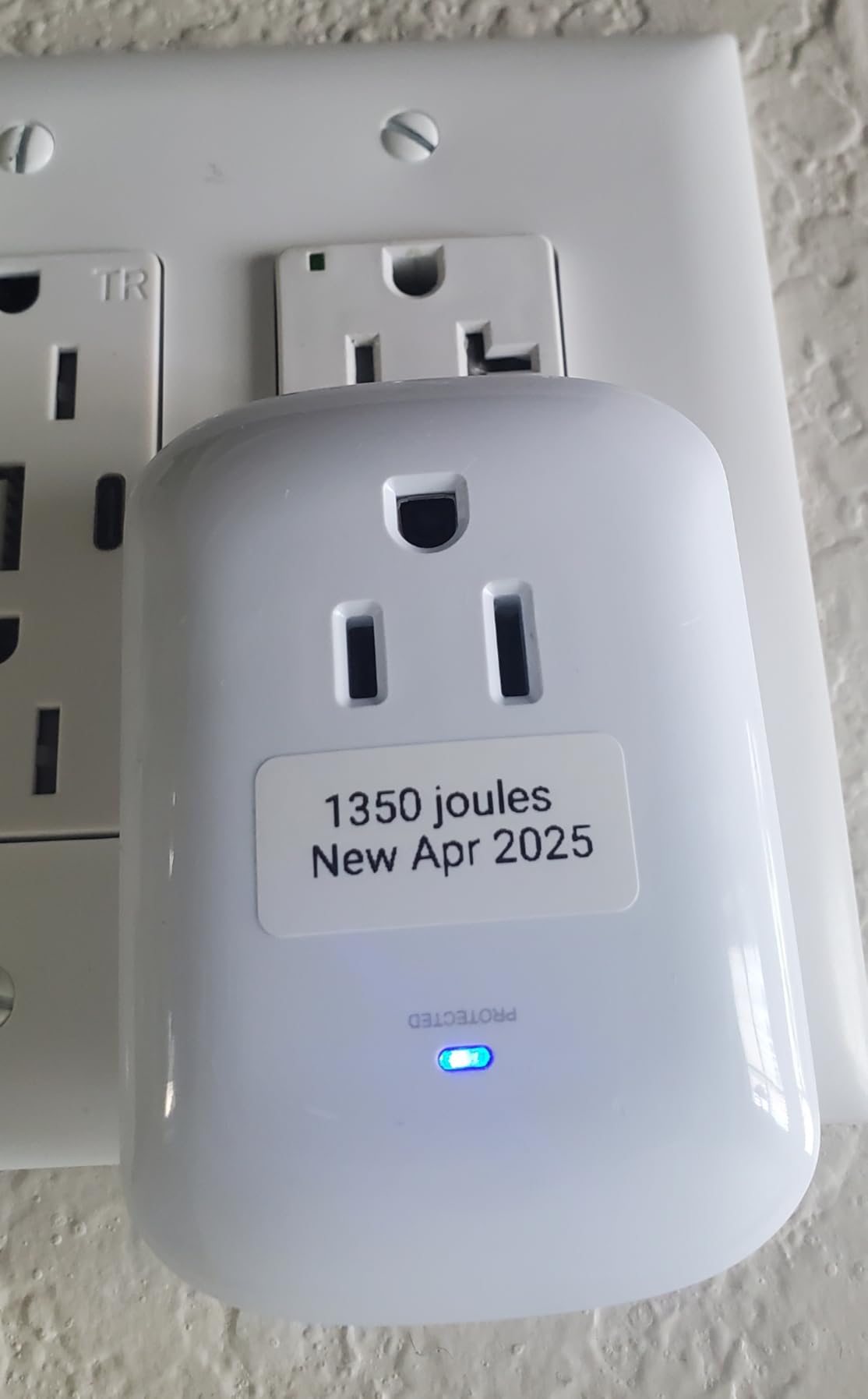 [ETL Listed] Cable Matters 1350 Joules Single Outlet Surge Protector for TV, PC, Xbox, PS5, Refrigerator, Treadmill, 15A/1875W, 500V Clamping Voltage Wall Surge Protector Outlet, White - Customer Photo 1