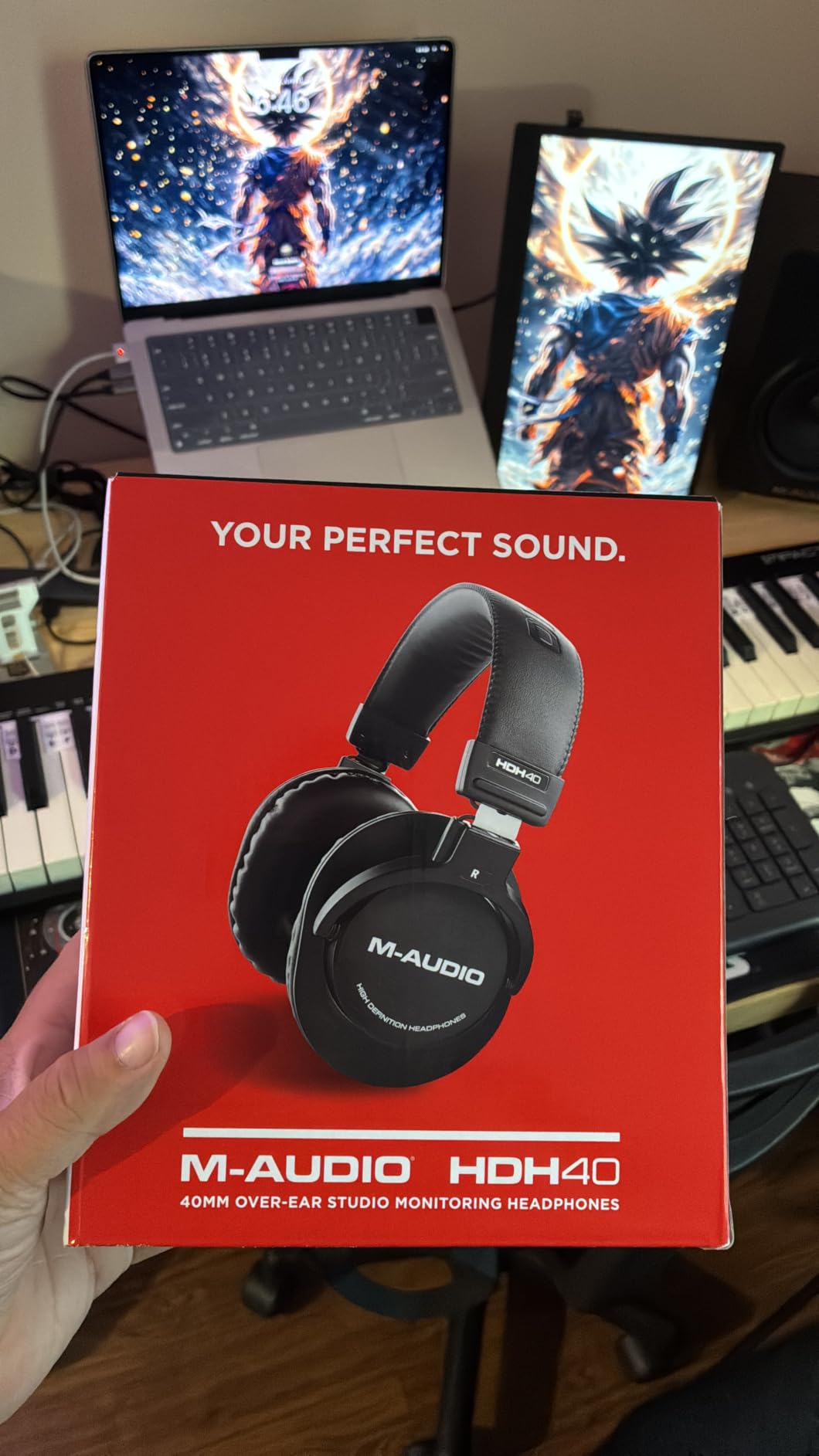 M-Audio HDH40 – Over Ear Studio Headphones with Closed Back Design, Flexible Headband and 2.7m Cable for Studio Monitoring, Podcasting and Recording - Black - Customer Photo 2
