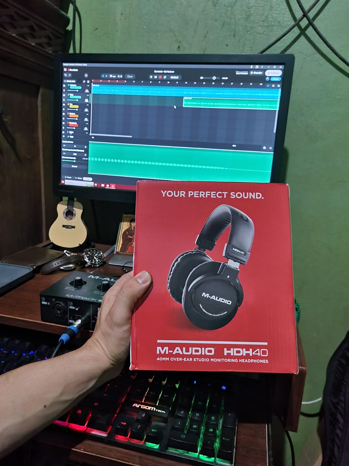 M-Audio HDH40 – Over Ear Studio Headphones with Closed Back Design, Flexible Headband and 2.7m Cable for Studio Monitoring, Podcasting and Recording - Black - Customer Photo 4