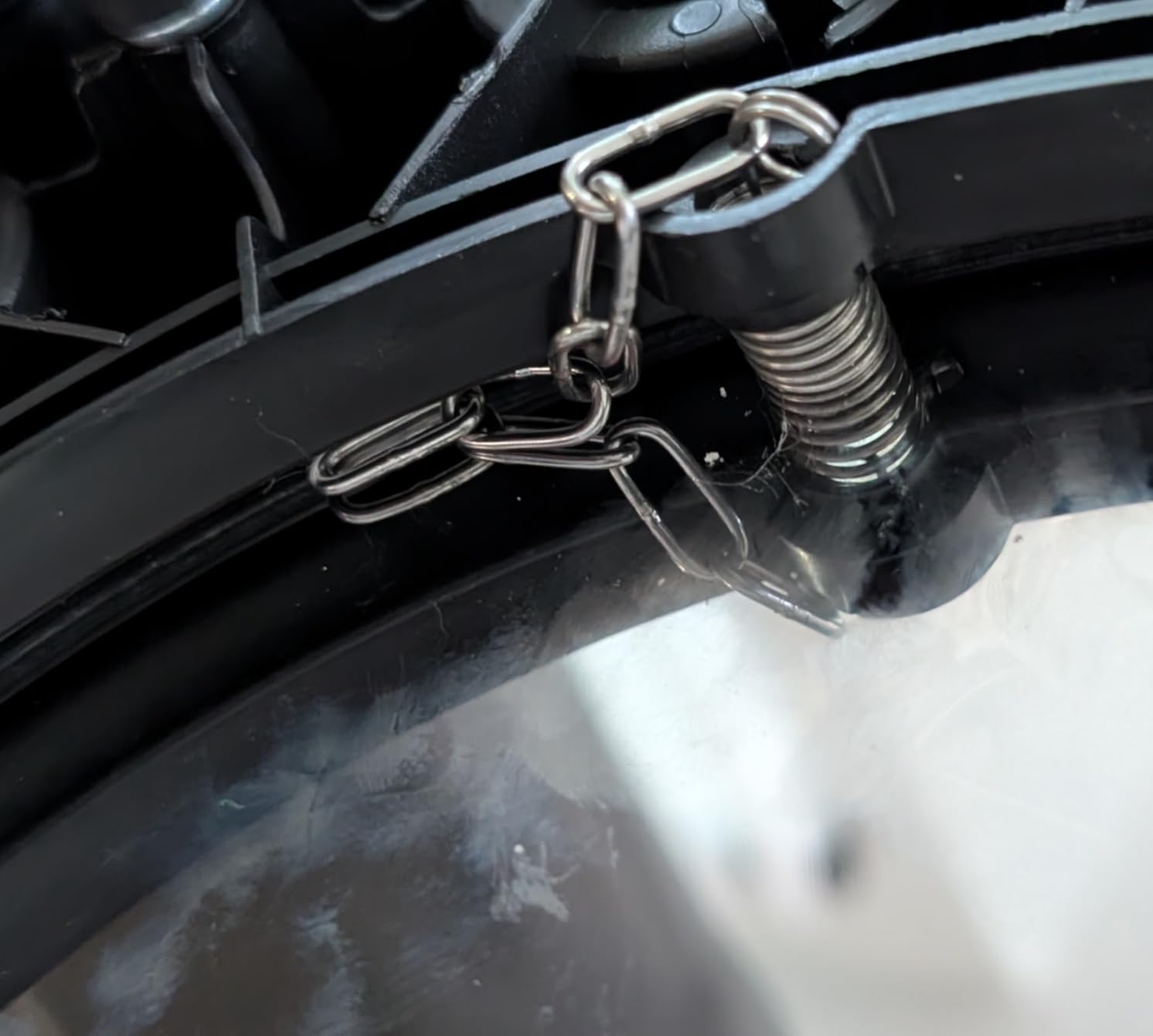 Amazon Basics Wet Dry Vacuum Cleaner, 4 gallon Shop, 3 HP Stainless Steel, Grey/Black Customer Review Amazon Basics Wet Dry Vacuum Cleaner, 4 gallon Shop, 3 HP Stainless Steel, Grey/Black - Customer Photo 2