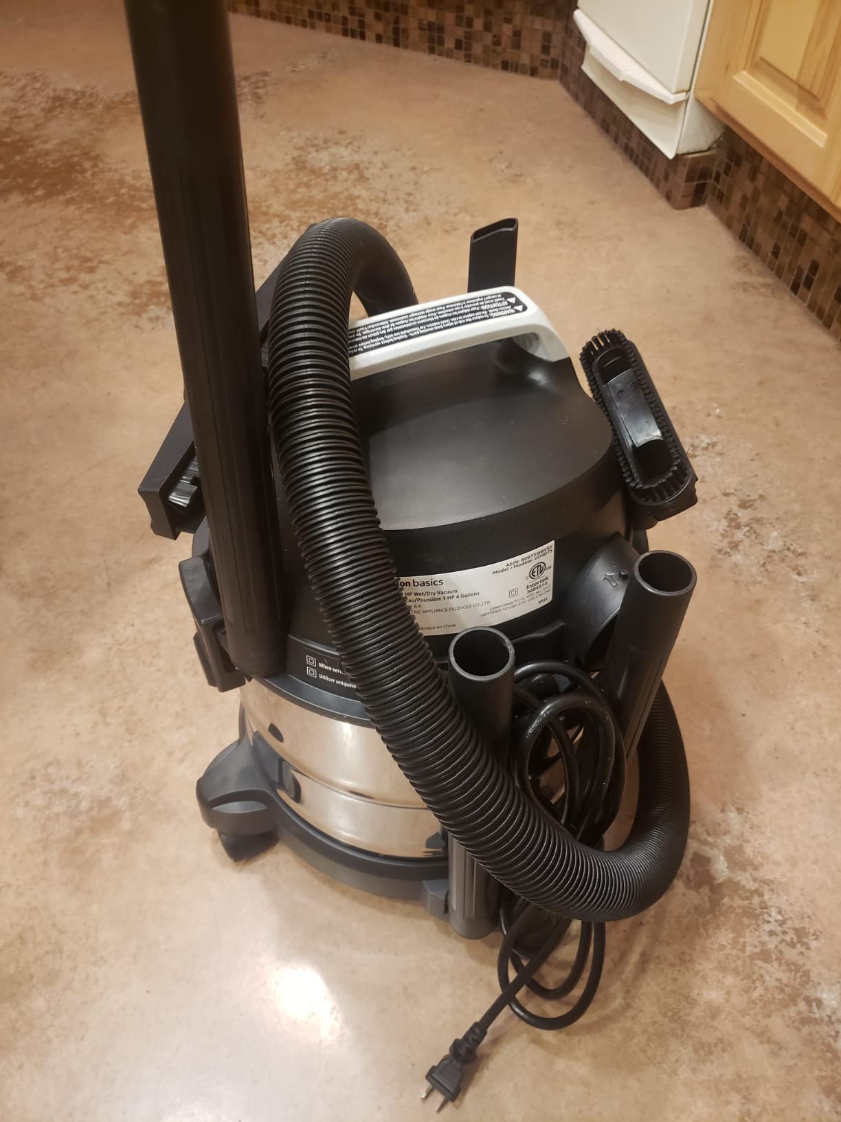 Amazon Basics Wet Dry Vacuum Cleaner, 4 gallon Shop, 3 HP Stainless Steel, Grey/Black Customer Review Amazon Basics Wet Dry Vacuum Cleaner, 4 gallon Shop, 3 HP Stainless Steel, Grey/Black - Customer Photo 4