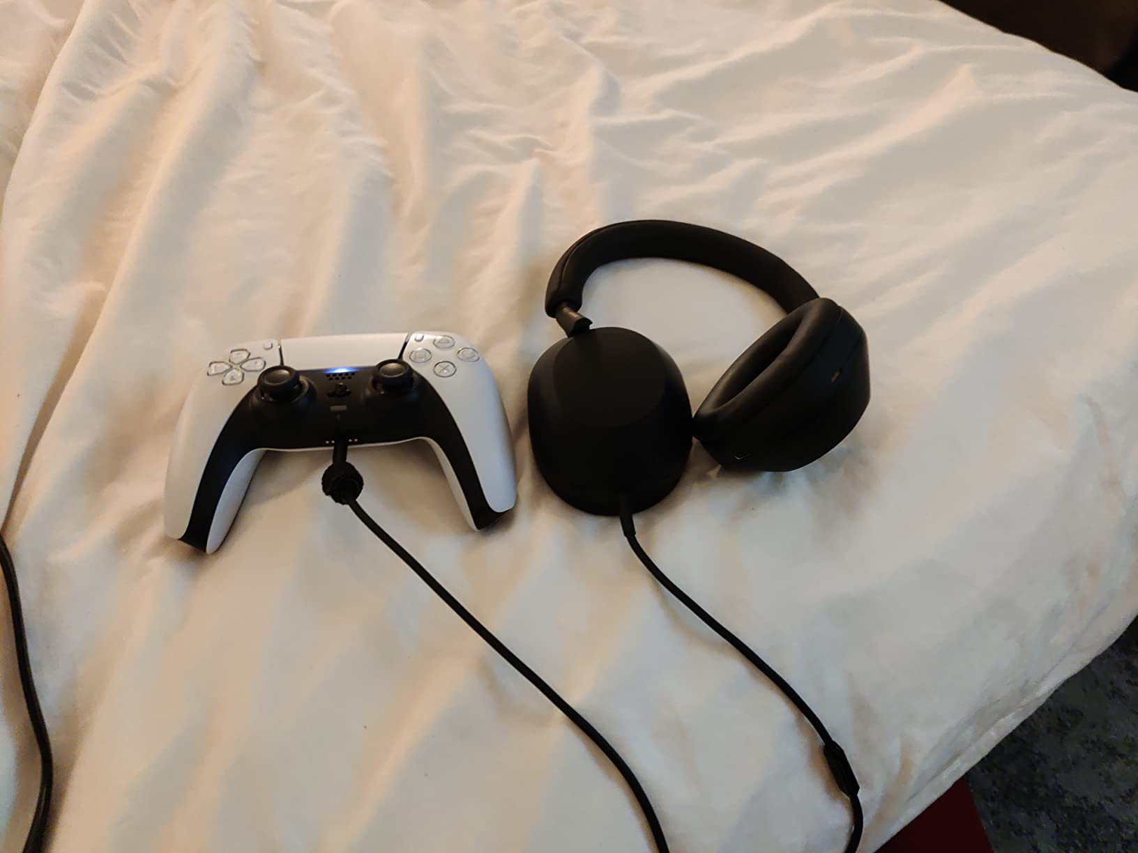 Sony WH-1000XM5 Premium Noise Canceling Headphones, Auto NC Optimizer, 30-Hour Battery, Alexa Voice Control, Black - Customer Photo 1