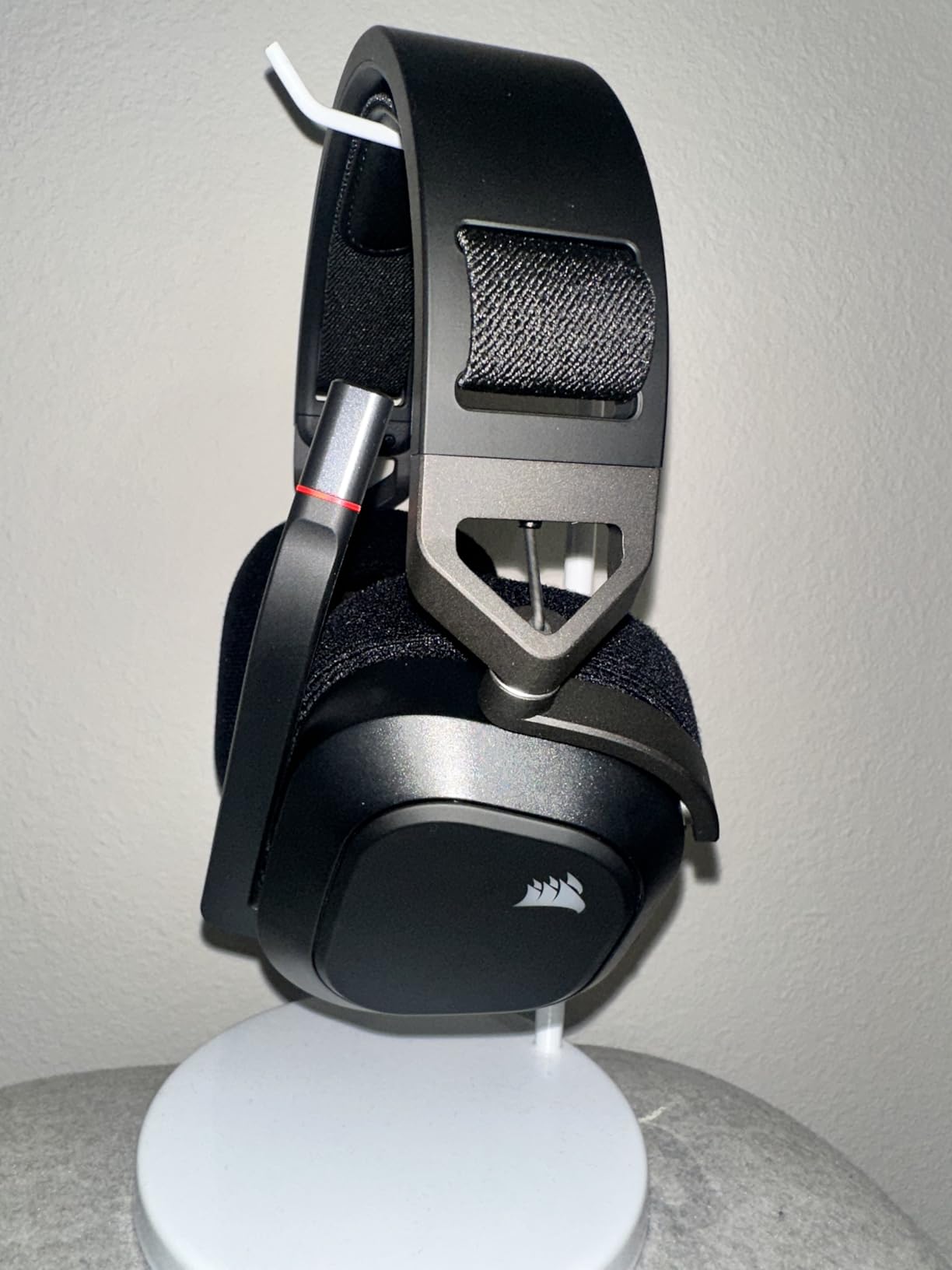 Corsair HS80 RGB USB Premium Gaming Headset with Dolby Audio 7.1 Surround Sound (Broadcast-Grade Omni-Directional Microphone, Memory Foam Earpads, High-Fidelity Sound, Durable Construction) Carbon - Customer Photo 1