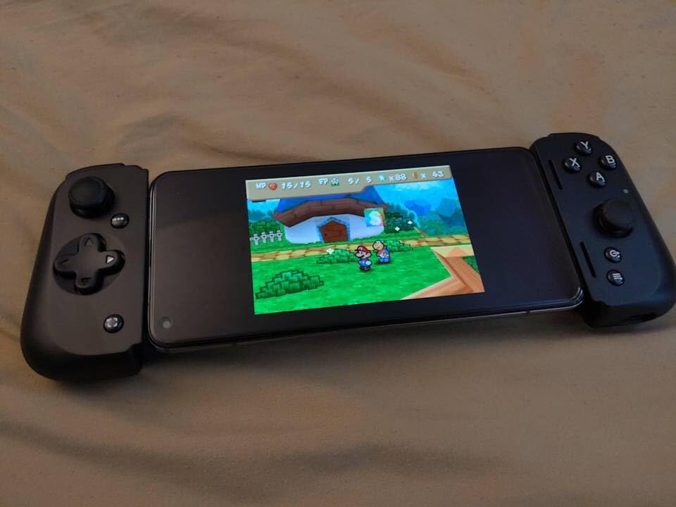 Razer Kishi V2 Mobile Gaming Controller for iPhone (Lightning): Console Quality Controls - Universal Fit w/ Extendable Bridge - Stream PC, Xbox, PlayStation Games - Customizable Triggers - Ergonomic - Customer Photo 1