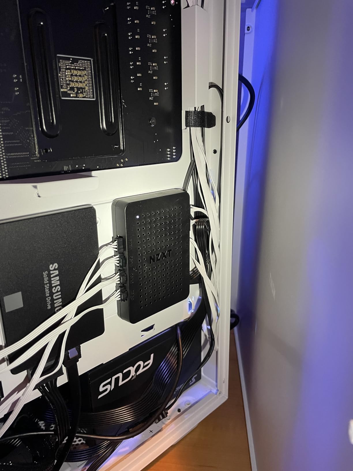 NZXT RGB & Fan Controller - AC-CRFR0-B1-6 RGB Lighting Channels - 3 Fan Channels - RGB Lighting Customization - Black Customer Review NZXT RGB & Fan Controller - AC-CRFR0-B1-6 RGB Lighting Channels - 3 Fan Channels - RGB Lighting Customization - Black - Customer Photo 1