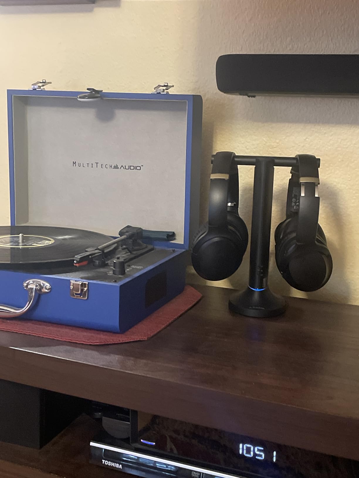 Avantree Duet - Dual Wireless Headphones for TV Watching, Clear Voice & Loud Volume for Seniors and The Hard of Hearing, Easy Plug & Play Setup, with 2.4GHz RF Transmitter & Charging Dock - Customer Photo 1