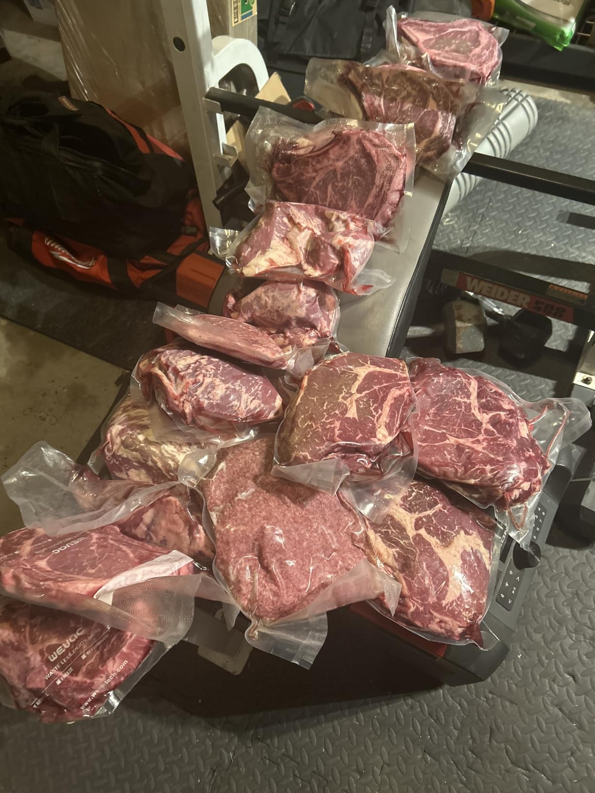 VEVOR Chamber Vacuum Sealer, DZ-260A 6.5 cbm/h Pump Rate, Excellent Sealing Effect with Automatic Control, 110V/60Hz Professional Foods Packaging Machine Used for Fresh Meats (260W) - Customer Photo 2