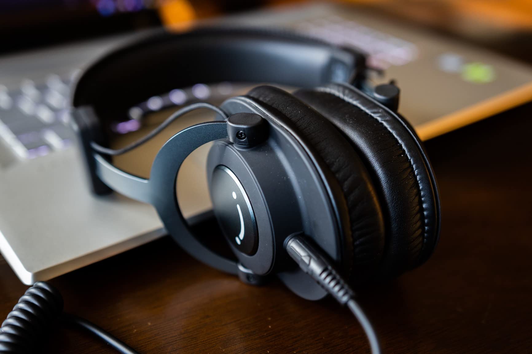 FIFINE Studio Monitor Headphones for Recording-Over Ear Wired Headphones for Podcast Monitoring, Streaming Comfortable Equipment with Detachable Cables 3.5mm or 6.35mm Jack, Black, on PC/Mixer-H8 Customer Review FIFINE Studio Monitor Headphones for Recording-Over Ear Wired Headphones for Podcast Monitoring, Streaming Comfortable Equipment with Detachable Cables 3.5mm or 6.35mm Jack, Black, on PC/Mixer-H8 - Customer Photo 2