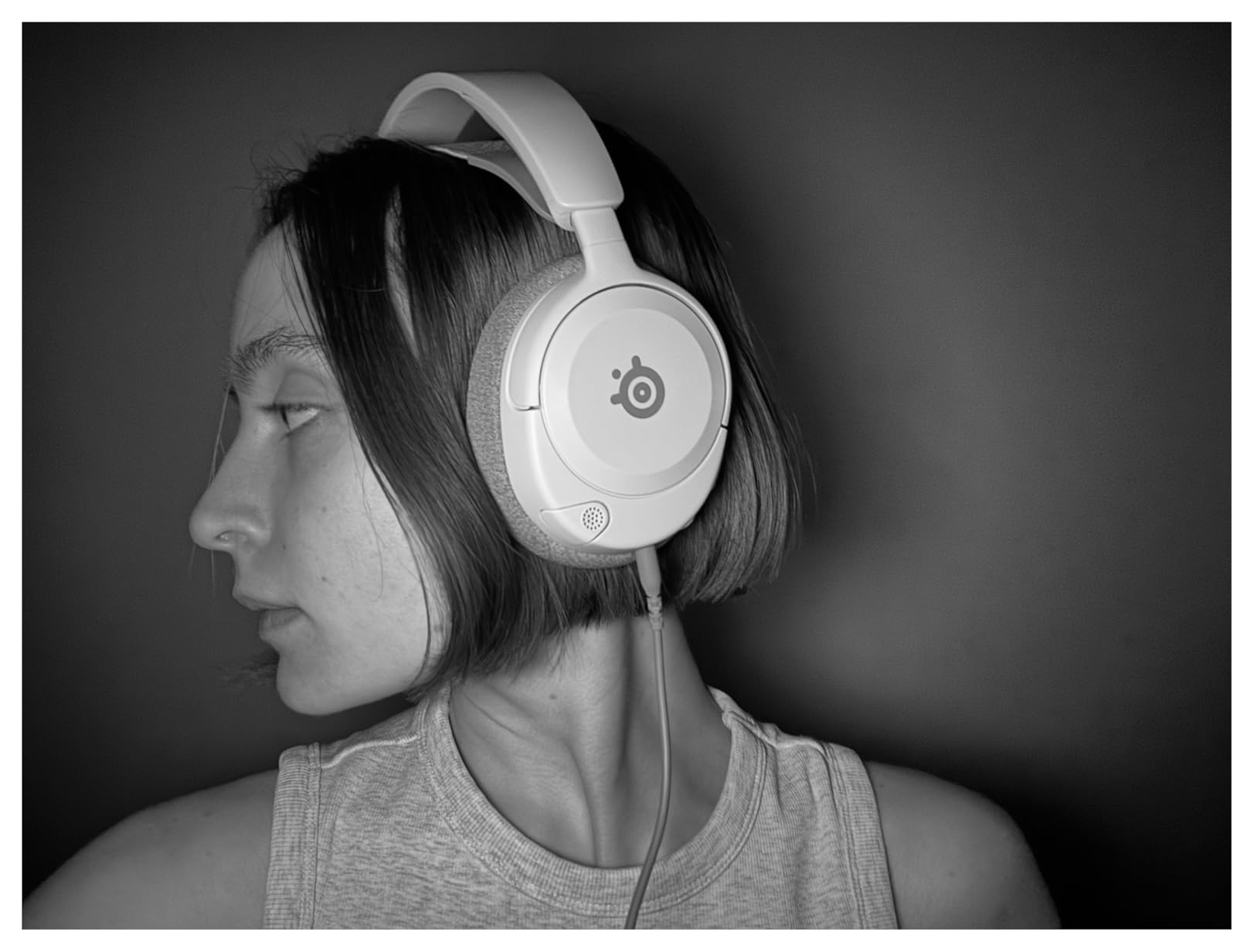 SteelSeries Arctis Nova 1 Multi-System Gaming Headset — Hi-Fi Drivers — 360° Spatial Audio — Comfort Design — Durable — Ultra Lightweight — Noise-Cancelling Mic — PC, PS5/PS4, Switch, Xbox - Black - Customer Photo 1