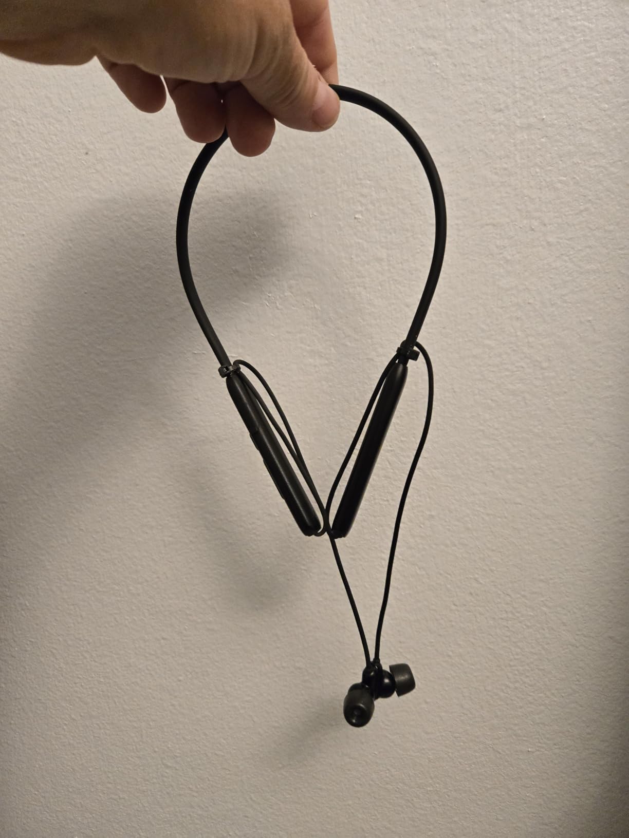 N18 Neckband Bluetooth Earbuds, Wireless Bluetooth 5.2 Headphones with Microphone, Ultra-Lightweight Comfort, IPX7 Waterproof, Deep Bass Strong Beat, 20H Playtime, Magnetic Earphones (Black) - Customer Photo 1