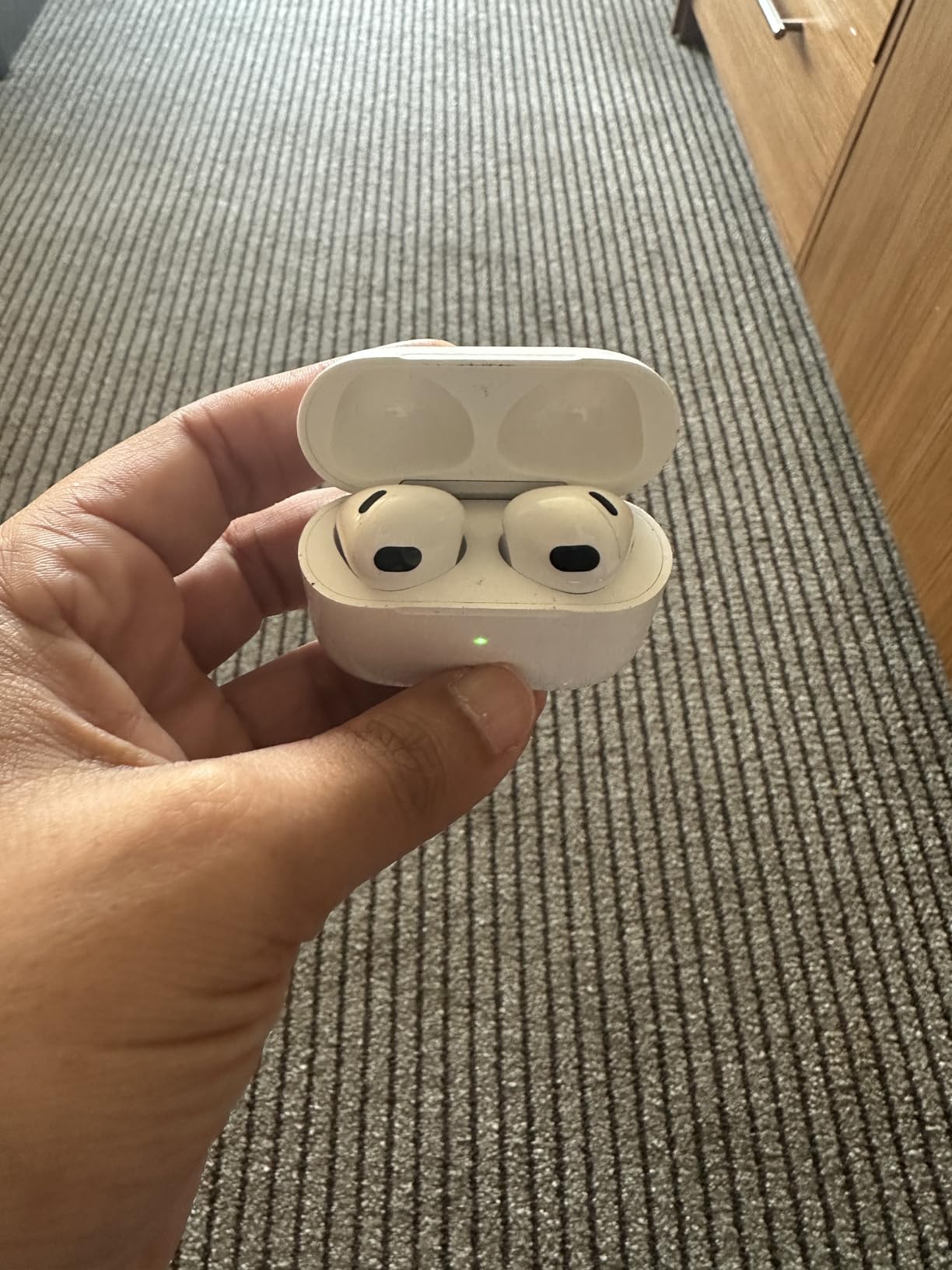 Apple AirPods (3rd Generation) Wireless Ear Buds, Bluetooth Headphones, Personalized Spatial Audio, Sweat and Water Resistant, Lightning Charging Case Included, Up to 30 Hours of Battery Life - Customer Photo 5