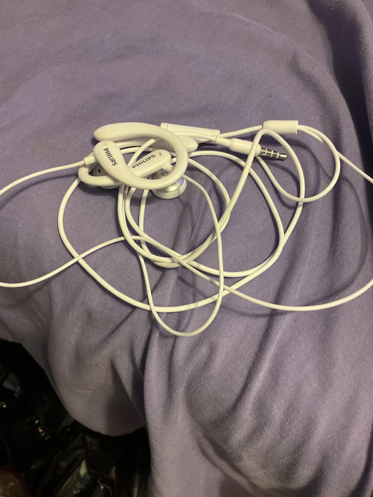 PHILIPS Over The Ear Earbuds, Flexible Wrap Around Earbuds, Around Ear Headphones with Mic Behind The Ear Headphones, Perfect for Sports, Running, Exercise, Gym (Black) Customer Review PHILIPS Over The Ear Earbuds, Flexible Wrap Around Earbuds, Around Ear Headphones with Mic Behind The Ear Headphones, Perfect for Sports, Running, Exercise, Gym (Black) - Customer Photo 1