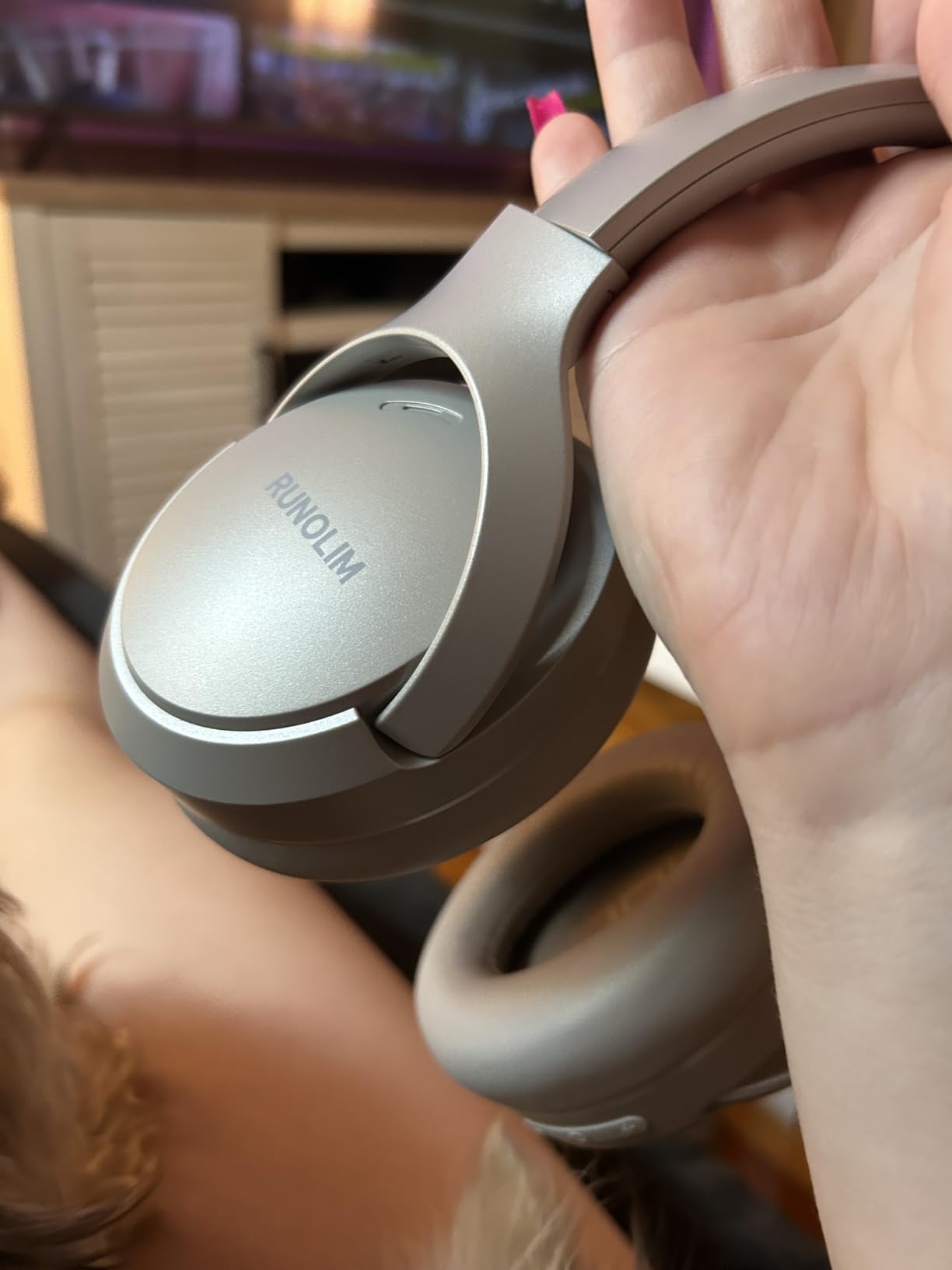 RUNOLIM Hybrid Active Noise Cancelling Headphones, Wireless Over Ear Bluetooth Headphones with Microphone, 70H Playtime, Foldable Headphone with HiFi Audio, Deep Bass for Home Travel Office Customer Review RUNOLIM Hybrid Active Noise Cancelling Headphones, Wireless Over Ear Bluetooth Headphones with Microphone, 70H Playtime, Foldable Headphone with HiFi Audio, Deep Bass for Home Travel Office - Customer Photo 5