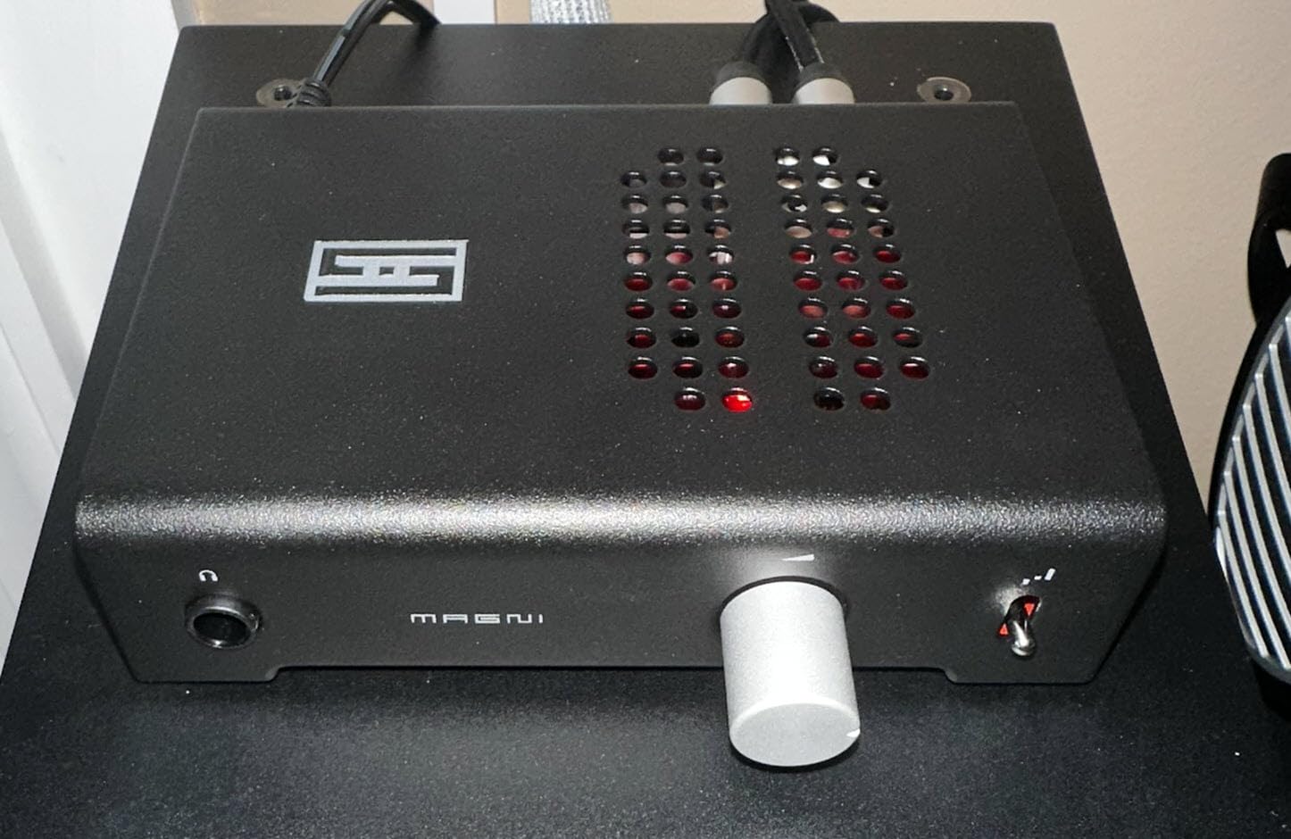 Schiit Magni Heretic 120db SINAD 2400mW Headphone Amp & Preamp (Black) - Customer Photo 1