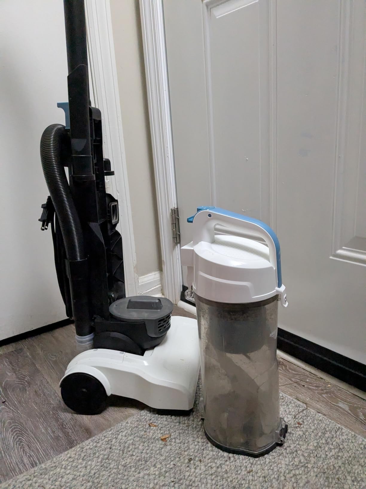 Amazon Basics Upright Bagless Vacuum Cleaner for Carpet and Hard Floors, With Crevice and Upholstery Tools, Detachable Handle, Lightweight (8.4 lbs), 1.7L Dust Cup, 720W, 25ft Cord, Black/White - Customer Photo 2