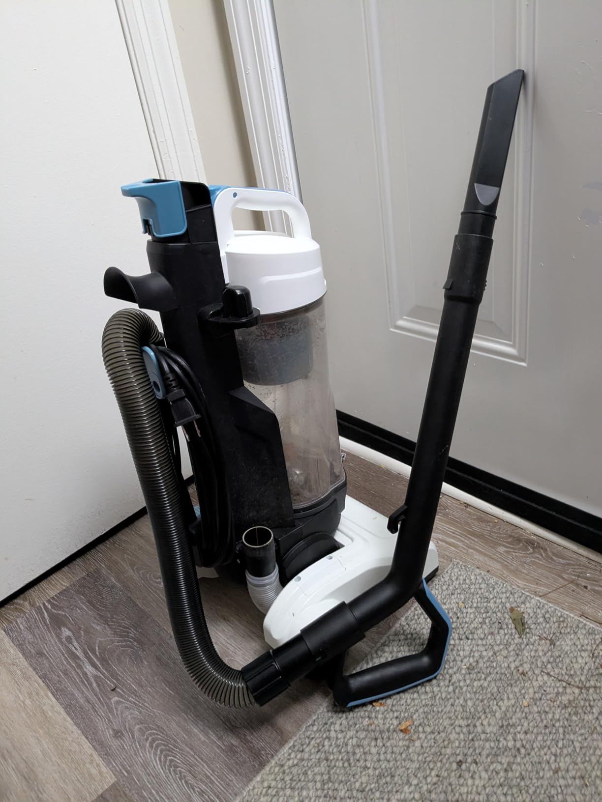 Amazon Basics Upright Bagless Vacuum Cleaner for Carpet and Hard Floors, With Crevice and Upholstery Tools, Detachable Handle, Lightweight (8.4 lbs), 1.7L Dust Cup, 720W, 25ft Cord, Black/White - Customer Photo 2