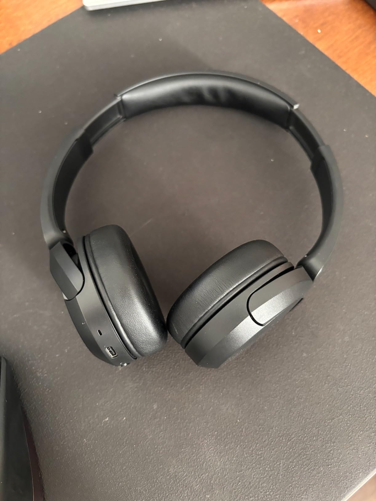 Sony WH-CH520 Wireless Headphones Bluetooth On-Ear Headset with Microphone and up to 50 Hours Battery Life with Quick Charging, Black - Customer Photo 1