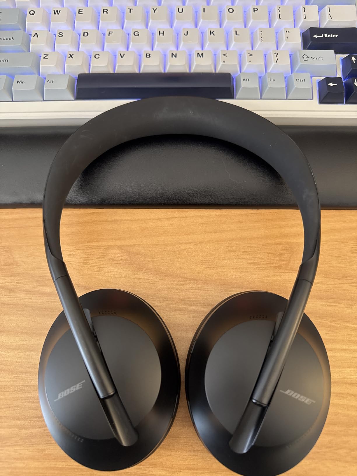 Bose 700 Noise-Cancelling Bluetooth Headphones (Triple Black) (Renewed) - Customer Photo 1