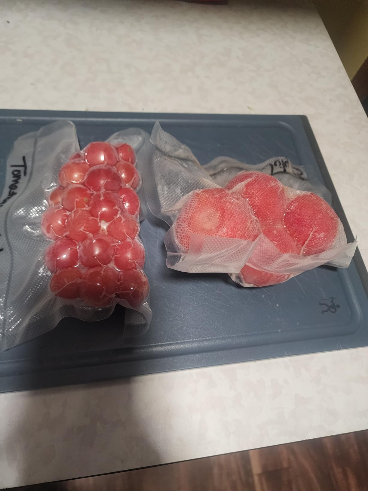 Vacuum Sealer Machine Powerful 90Kpa Precision 6-in-1 Compact Food Preservation System with Cutter, 2 Bag Rolls & 5 Pre-cut Bags, Widened 12mm Sealing Strip, Dry&Moist Modes (Silver) - Customer Photo 1